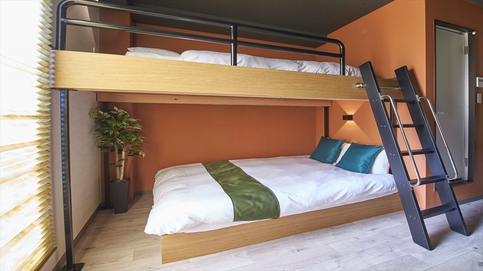 Quadruple room/non-smoking (13 square meters)