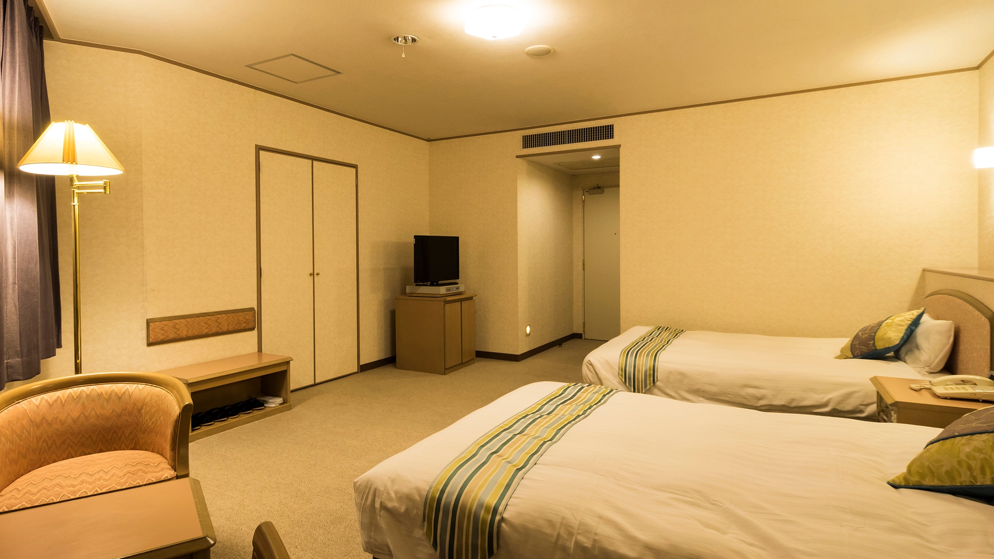 Deluxe twin room 140 cm double bed & times; 2 units for relaxing ♪
