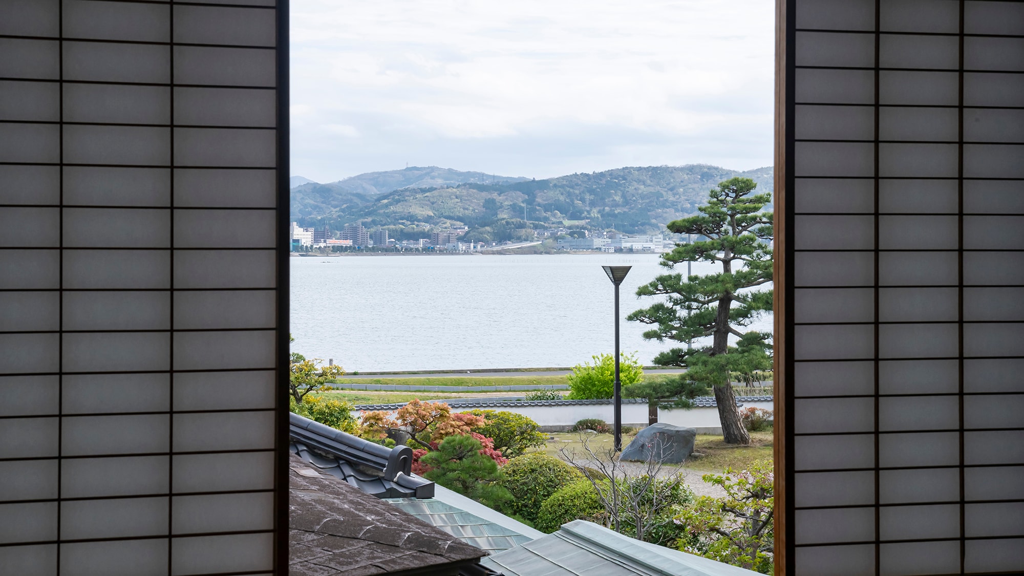 Lake Shinji facing guest room