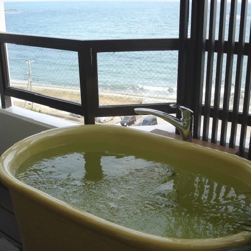 ☆ Cape-esque terrace and open-air bath. Relax while gazing at the sky and sea.
