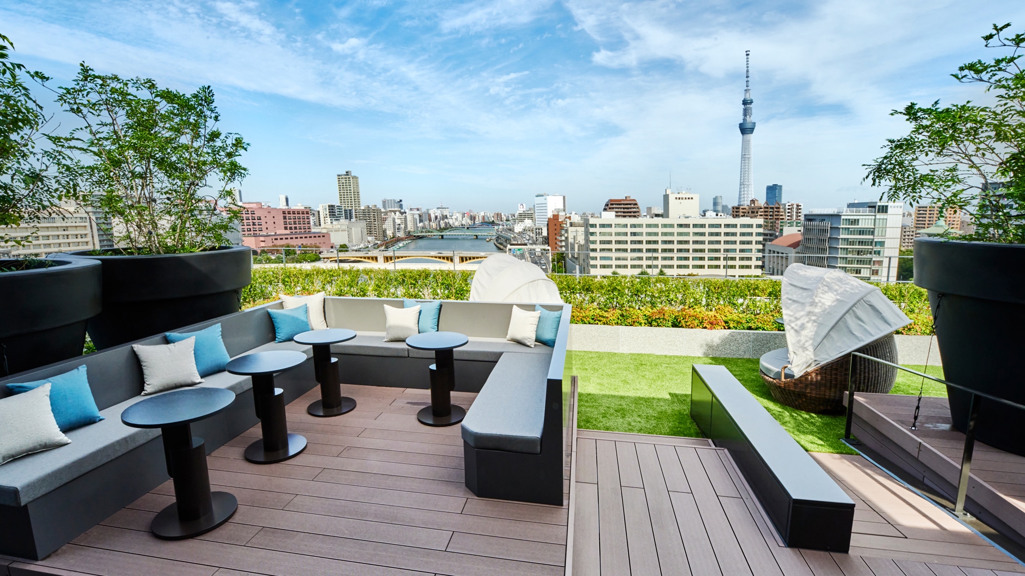Terrace & amp; lounge (9F)