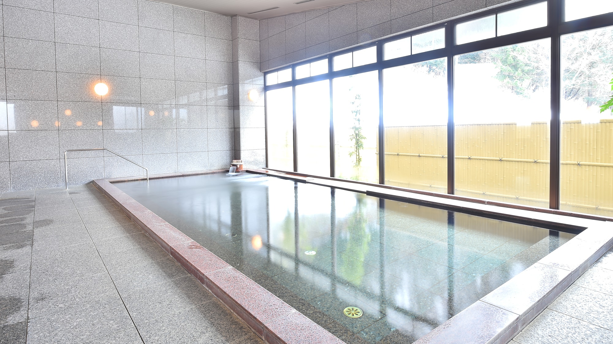A large public bath exclusively for guests staying at the hotel