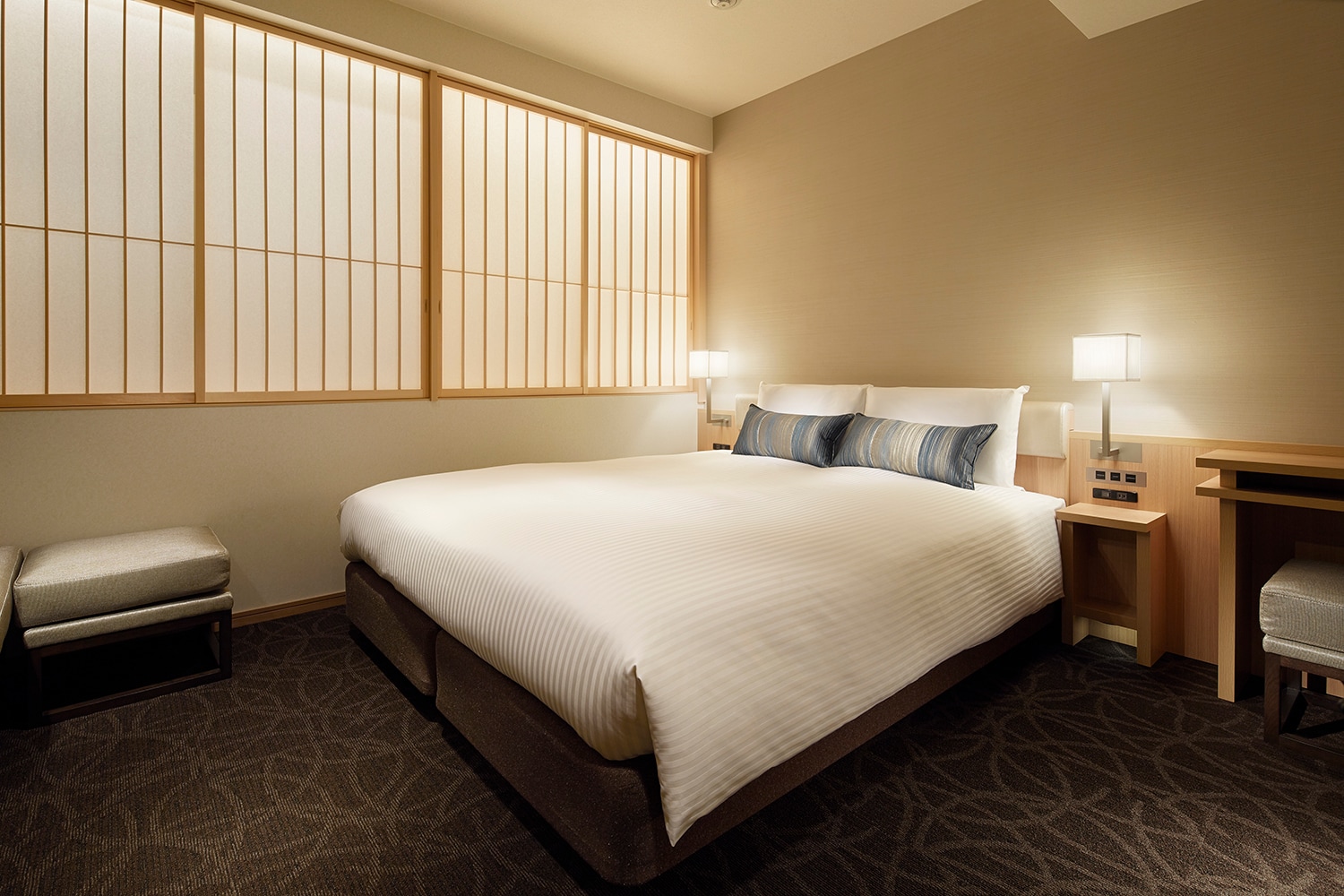 Standard Queen 19~20㎡ Bed: 1,640 x 1,970mm