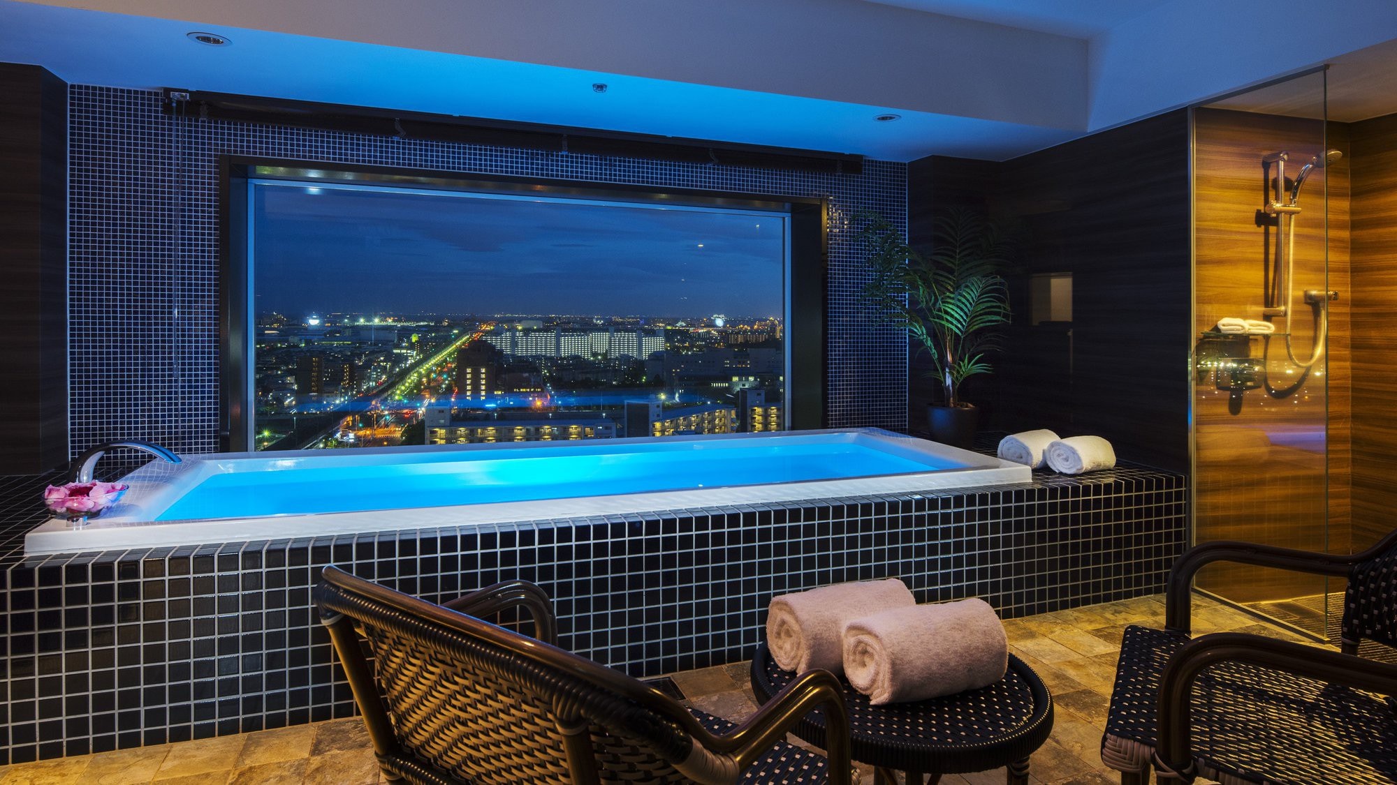 【The Pool Bath】2명 정원・48평미(14~19F)