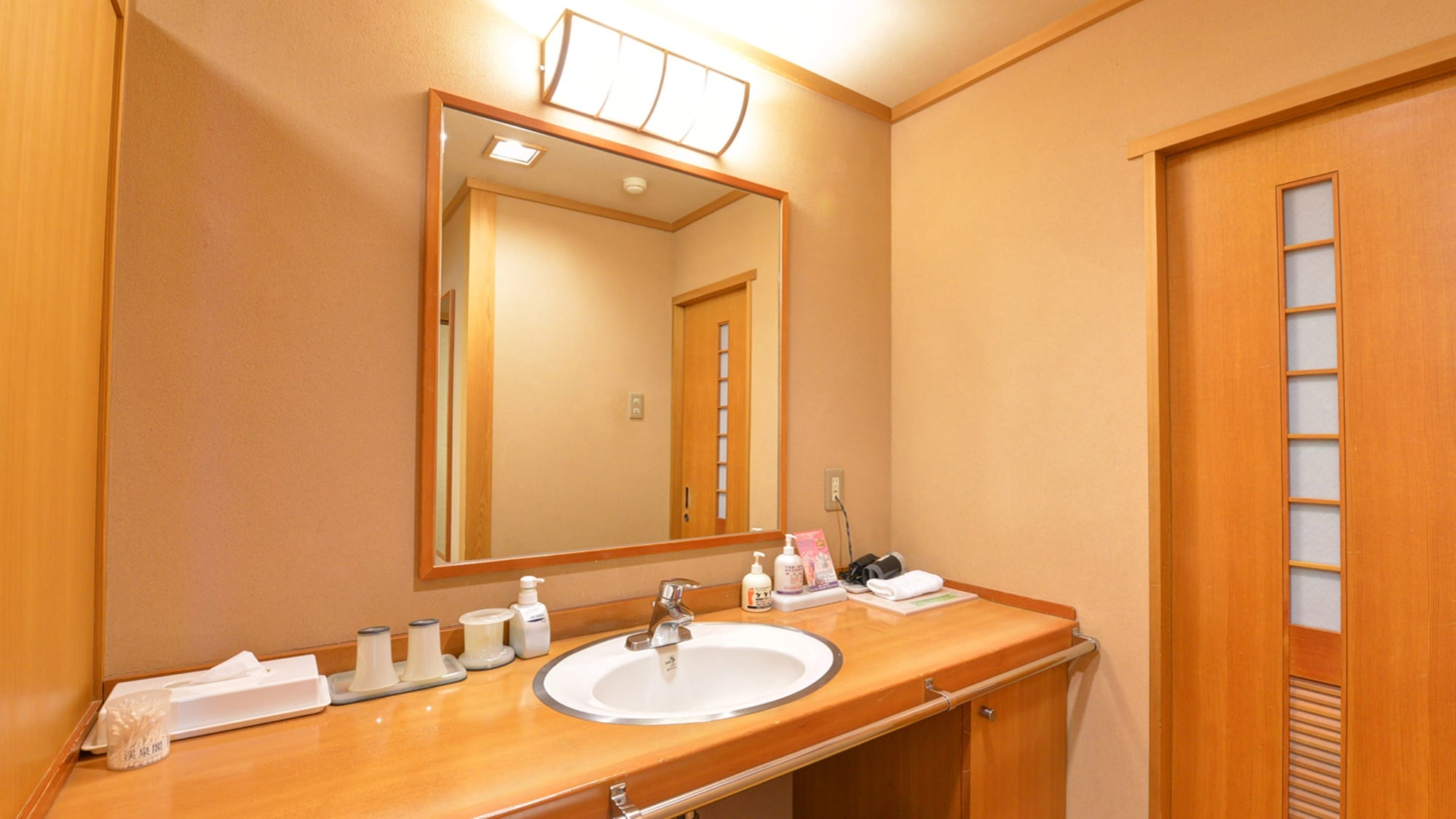 *8 tatami Japanese-style room (example of guest room)