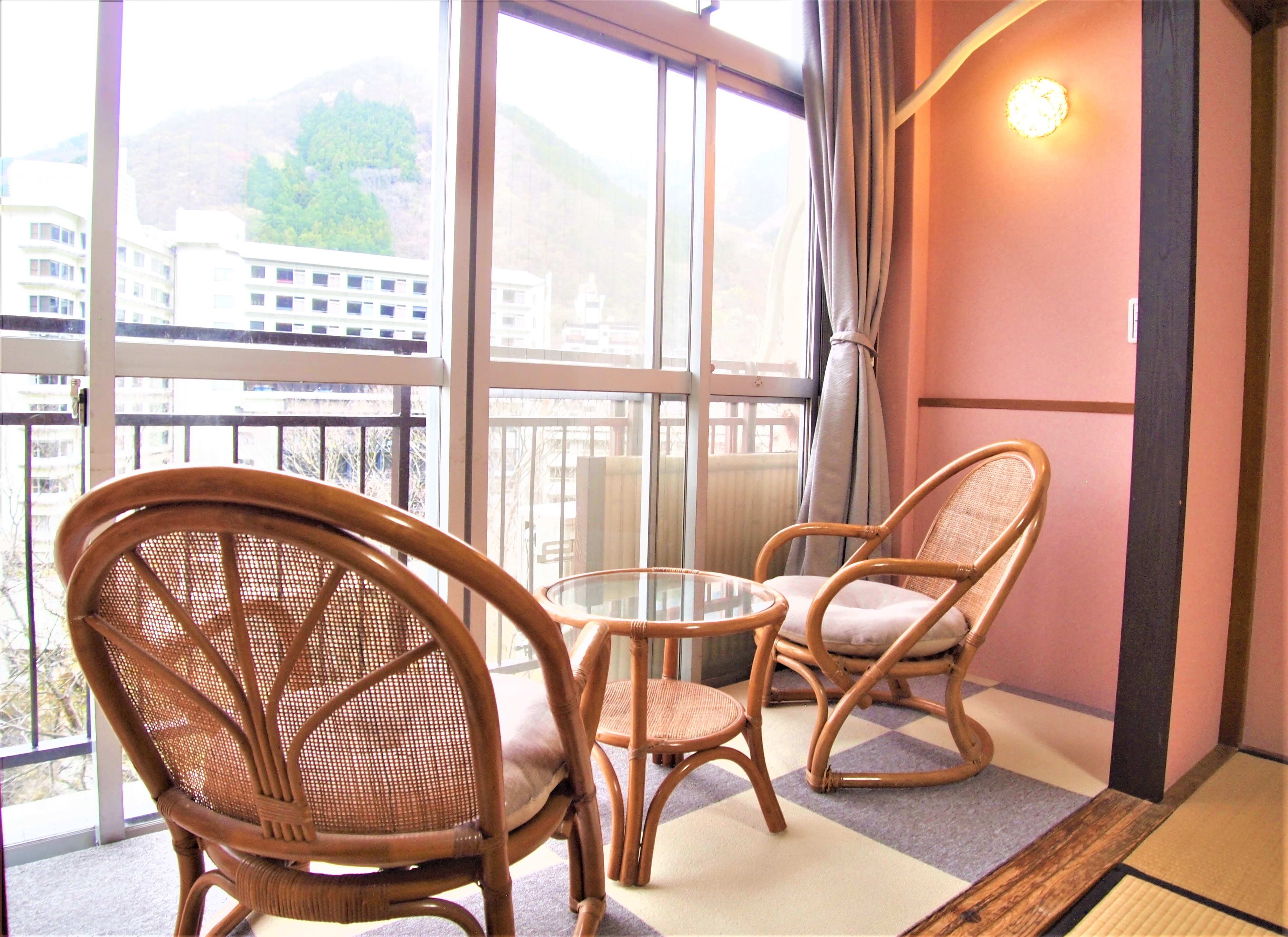 Japanese-style room (8 tatami mats) (2 rooms on the 2nd floor)