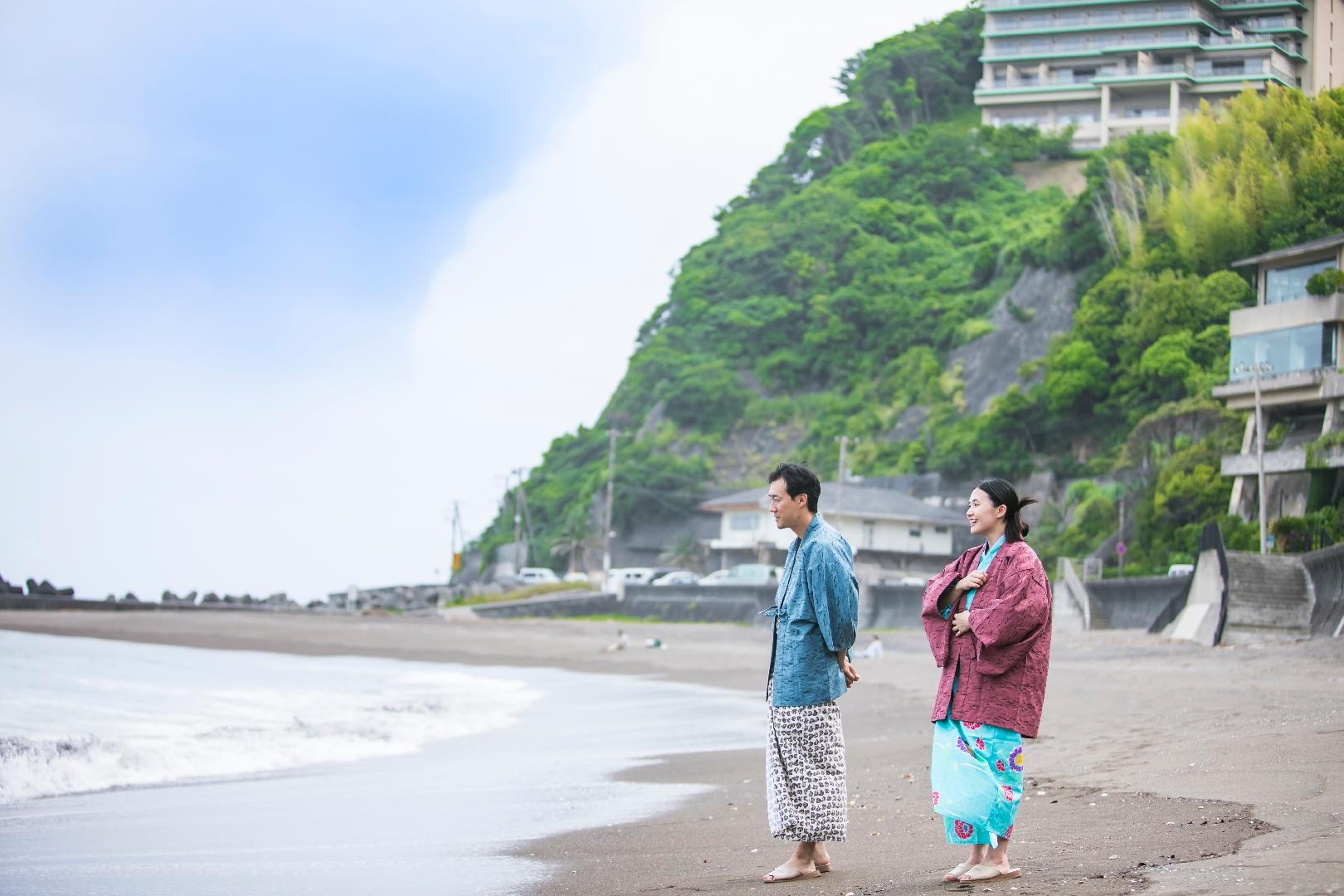 Right next to our hotel. Please take a walk while looking at Izu Oshima.