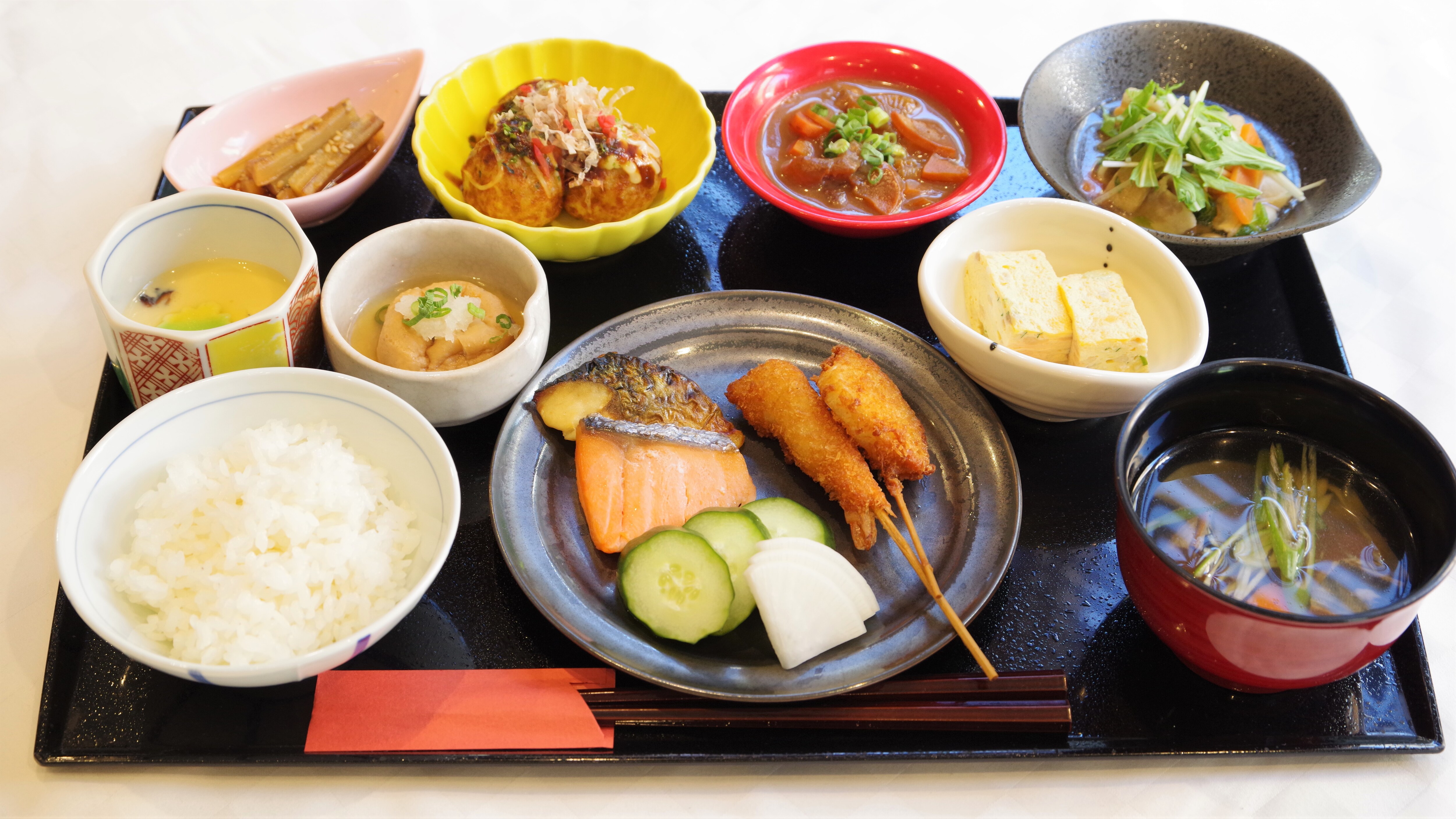 ● 自助早餐會場● 安排好的（日本料理）