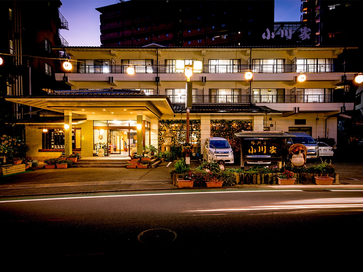 *[Exterior/Night] The hotel is conveniently located for sightseeing in Izu Nagaoka Onsen, where you can enjoy soaking in the hot springs.