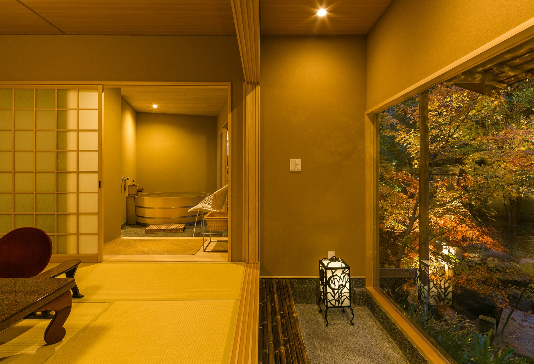 [浮船]本館8張榻榻米+寬大的陽台2張榻榻米+花園露天浴池+花園露台（1樓，獨立吸煙區）