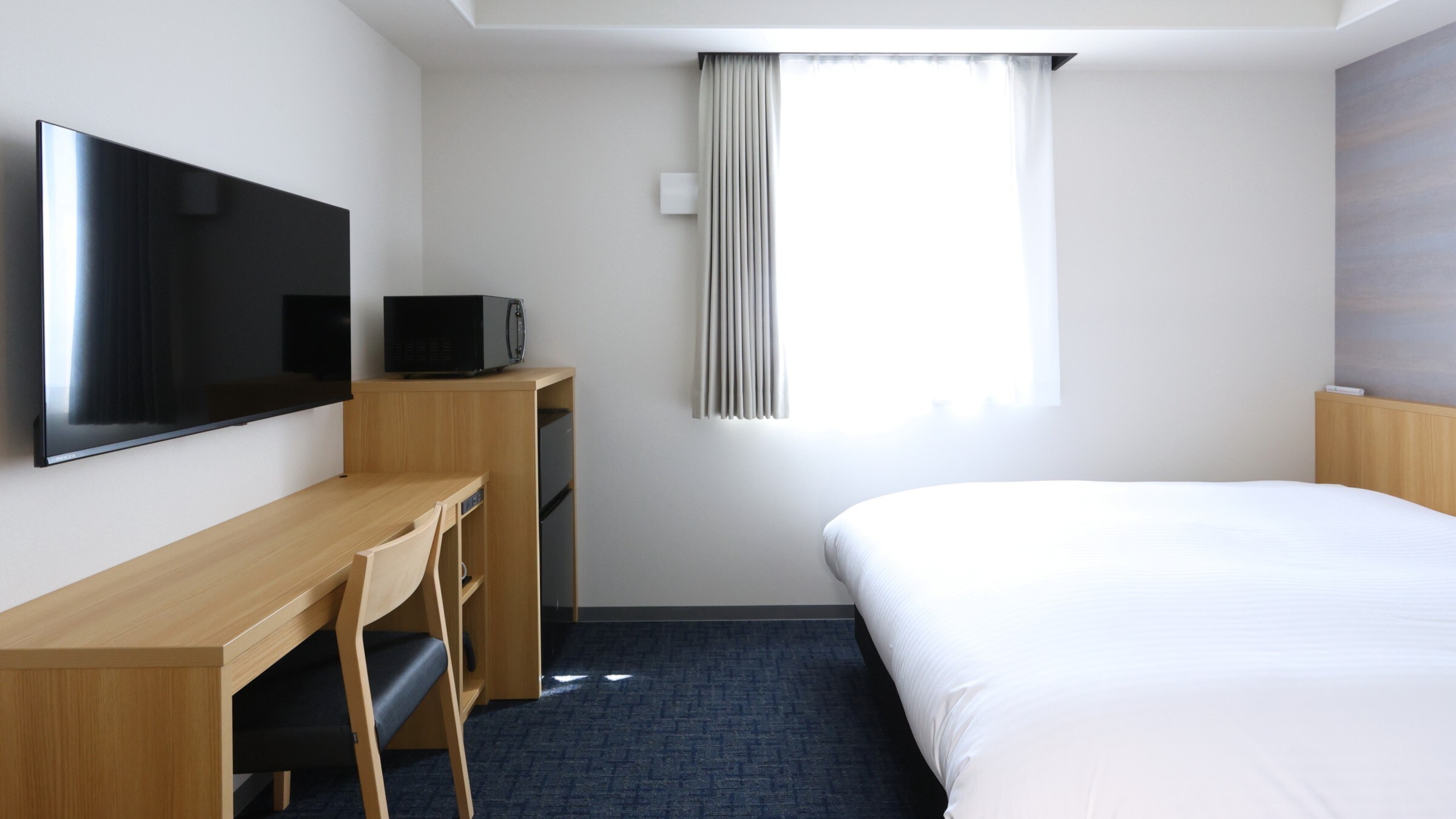 Non-smoking. Recommended for extended stays. Double room with washing machine/microwave. [19 sq m / bed width 140 cm]