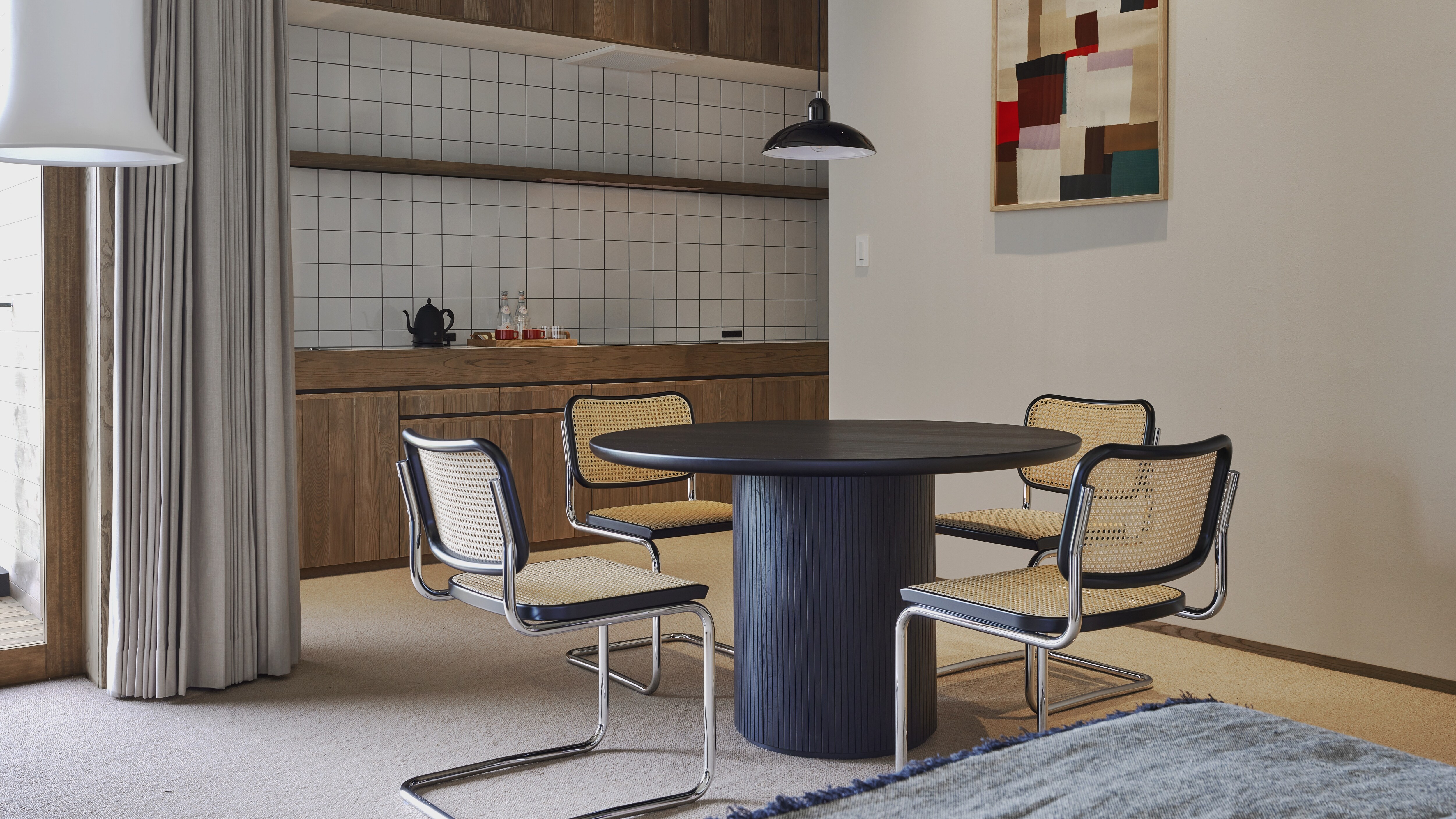[203] A guest room equipped with furniture with a striking modern design.