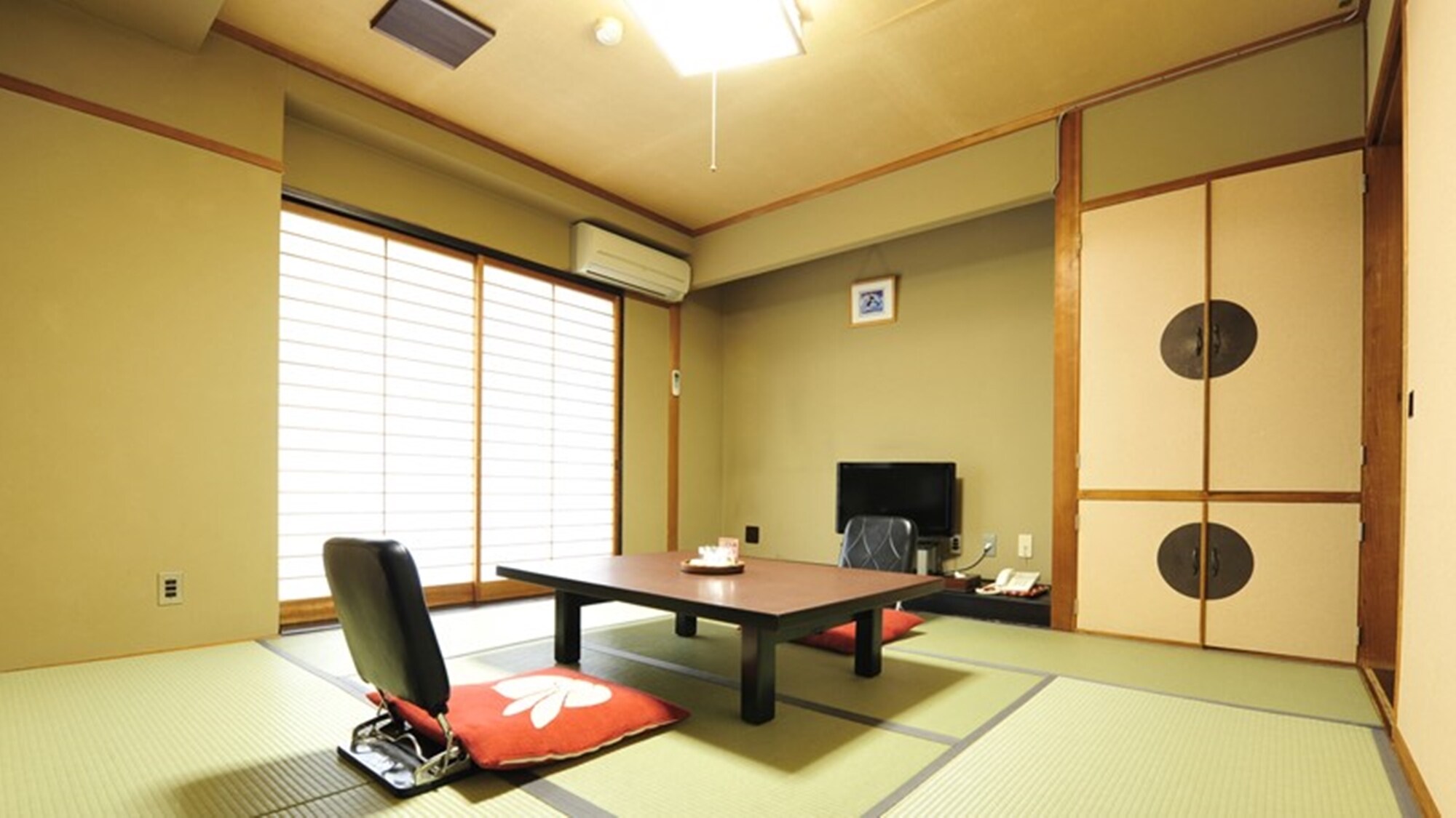 *Please relax in our purely Japanese style rooms.