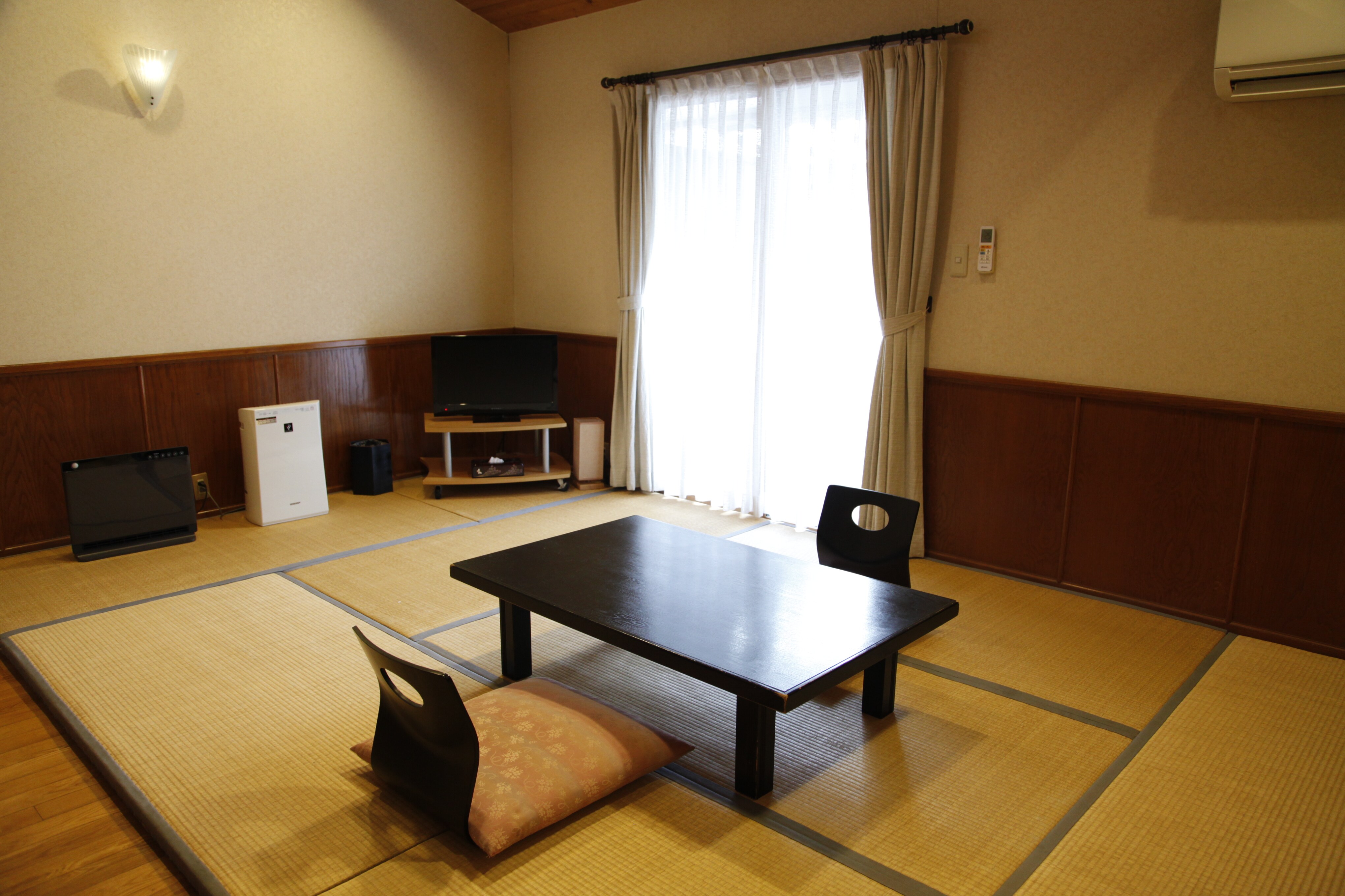 Cottage Japanese-style room