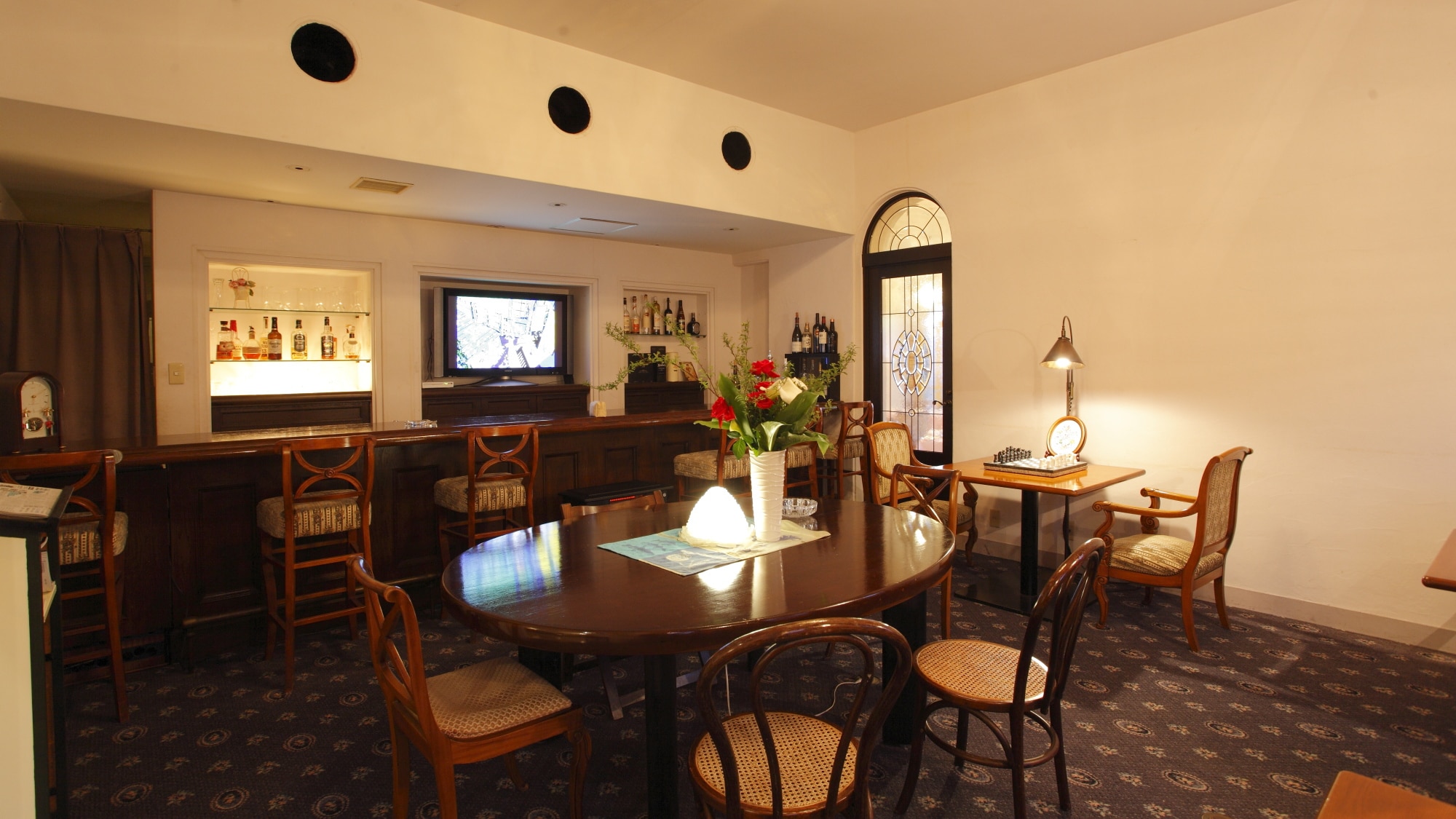 Lounge & Bar