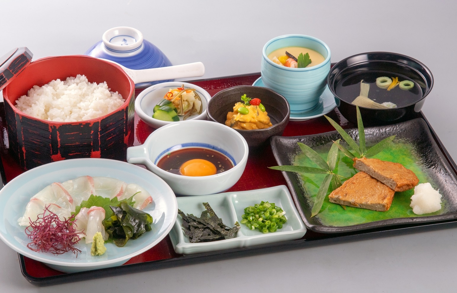 【레스토랑 호쿠토 에키마에점에서 제공】 도미메시 고젠