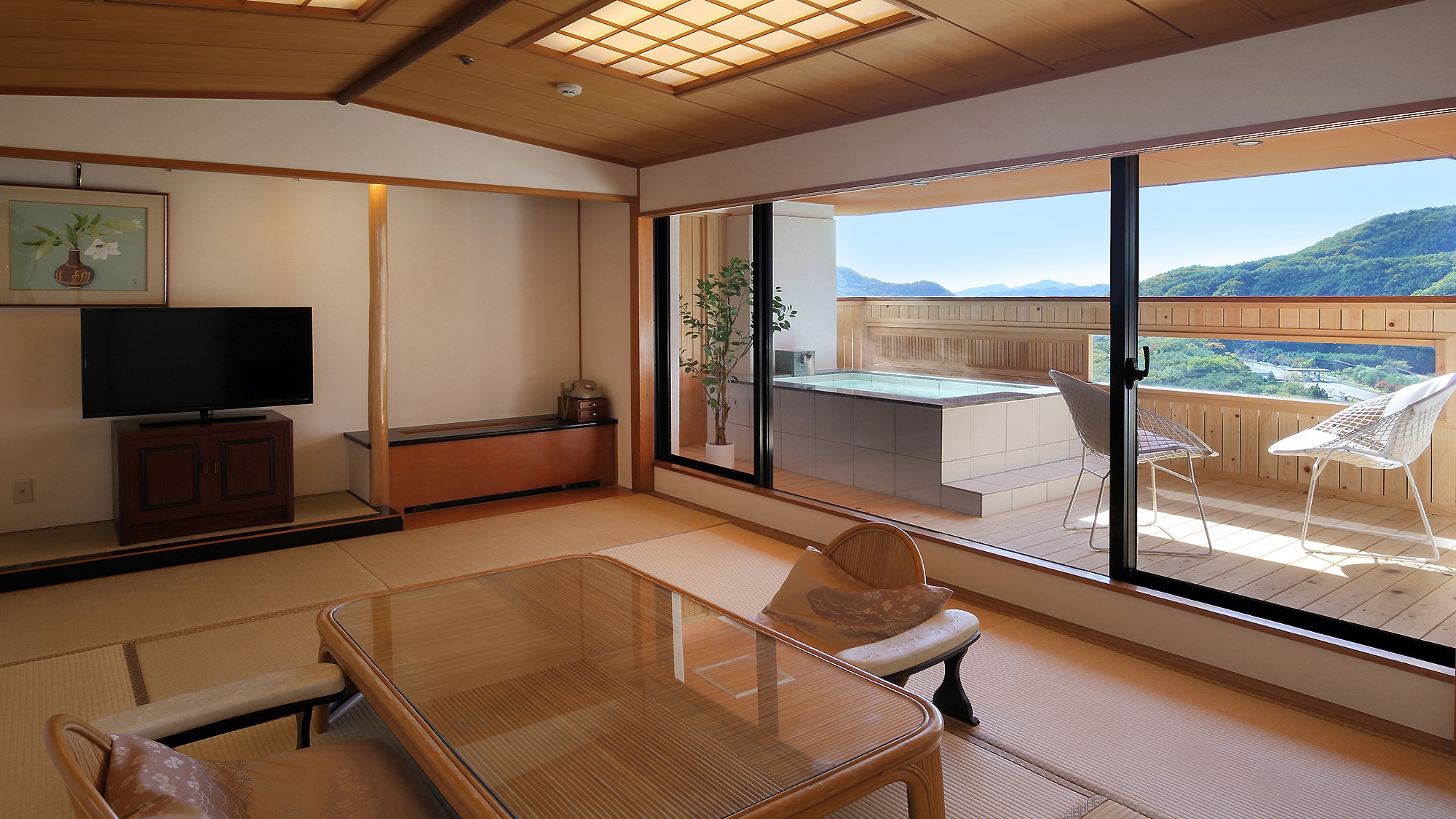 [Japanese-Western style room] Top floor, guest room with open-air bath