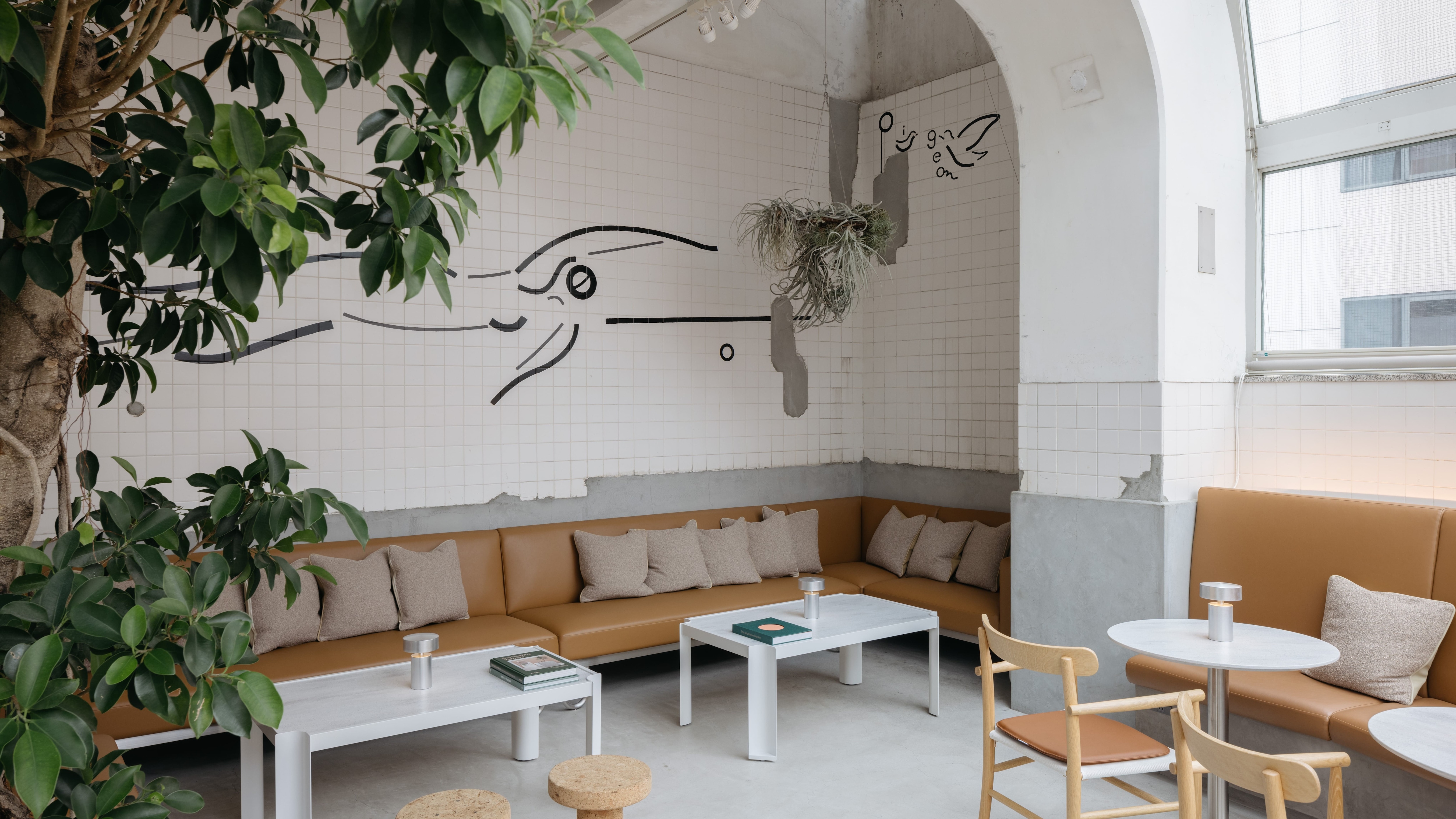 THE POOLSIDE (GUEST LOUNGE)