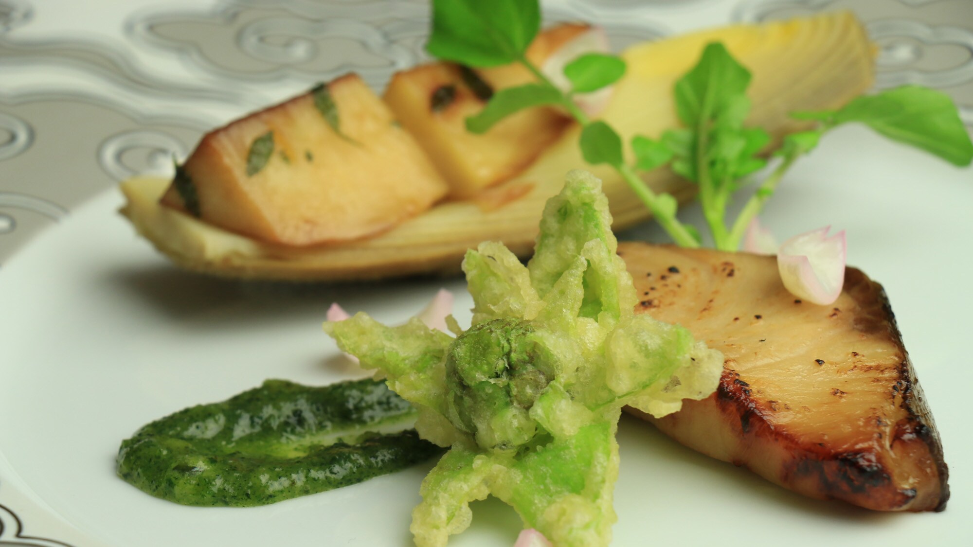An example of a spring creative banquet
