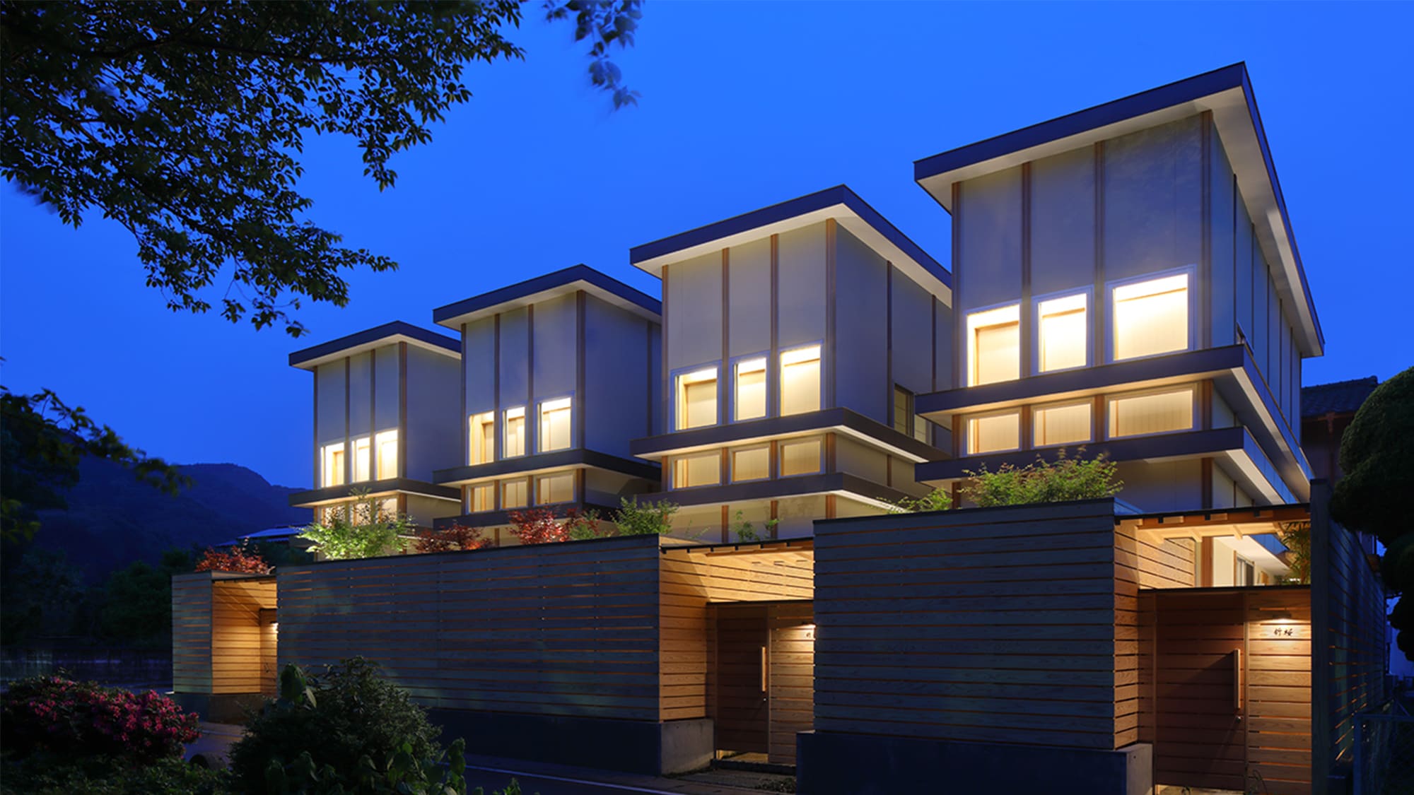 A high-grade Japanese-Western style room with hot spring, "Orikara" is a villa for two people