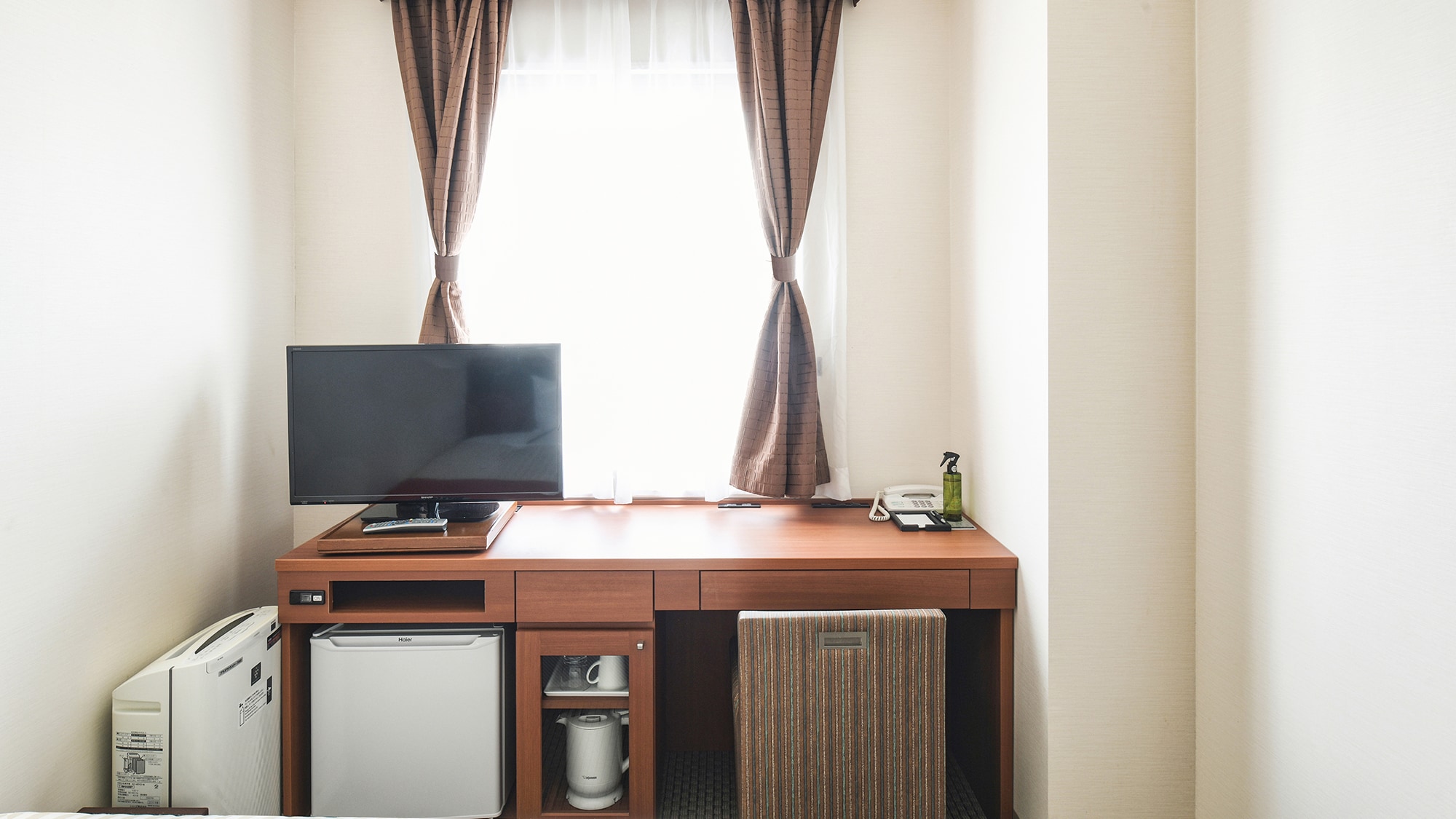 [Single room] Equipped with desk, refrigerator, TV, and air purifier
