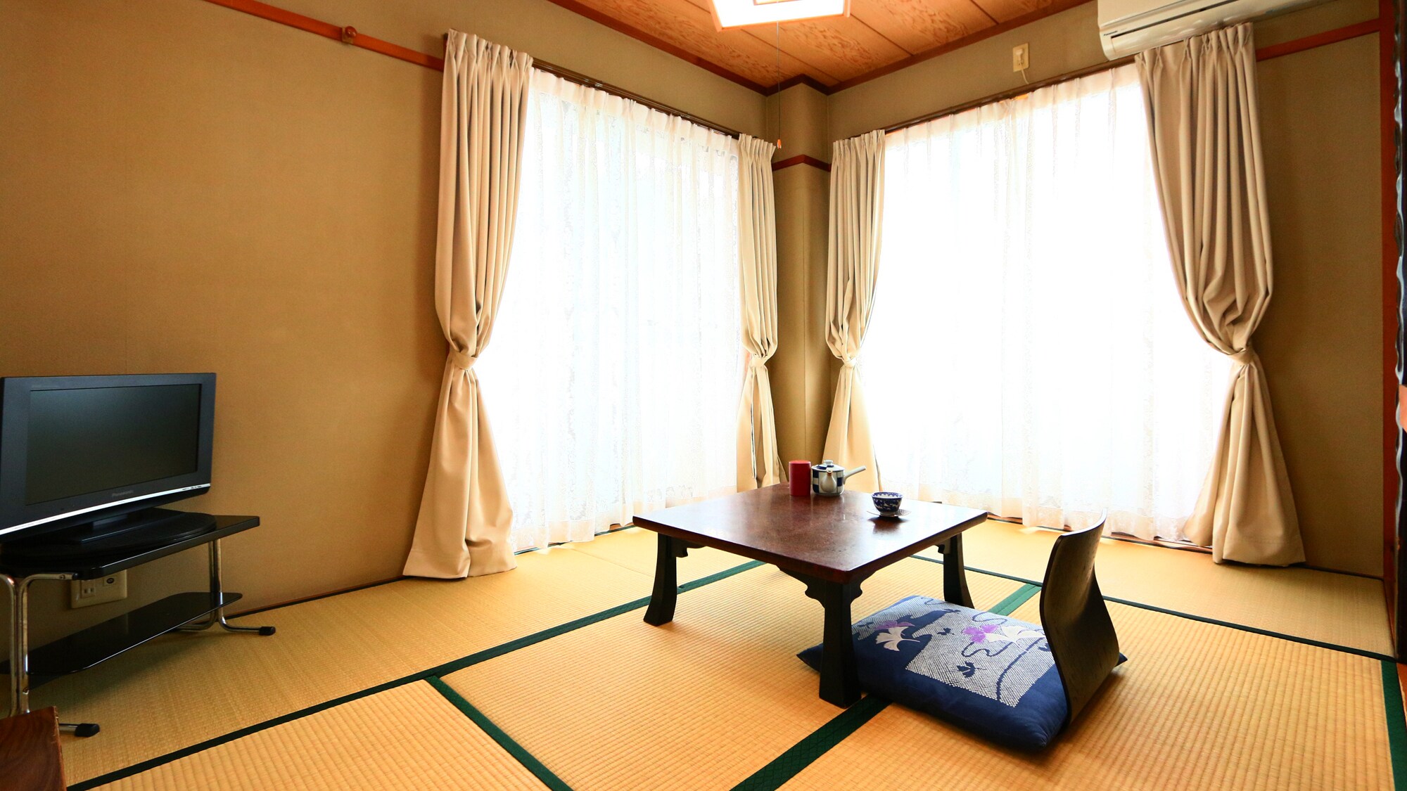 This is a room in the new wing. Please relax and unwind.