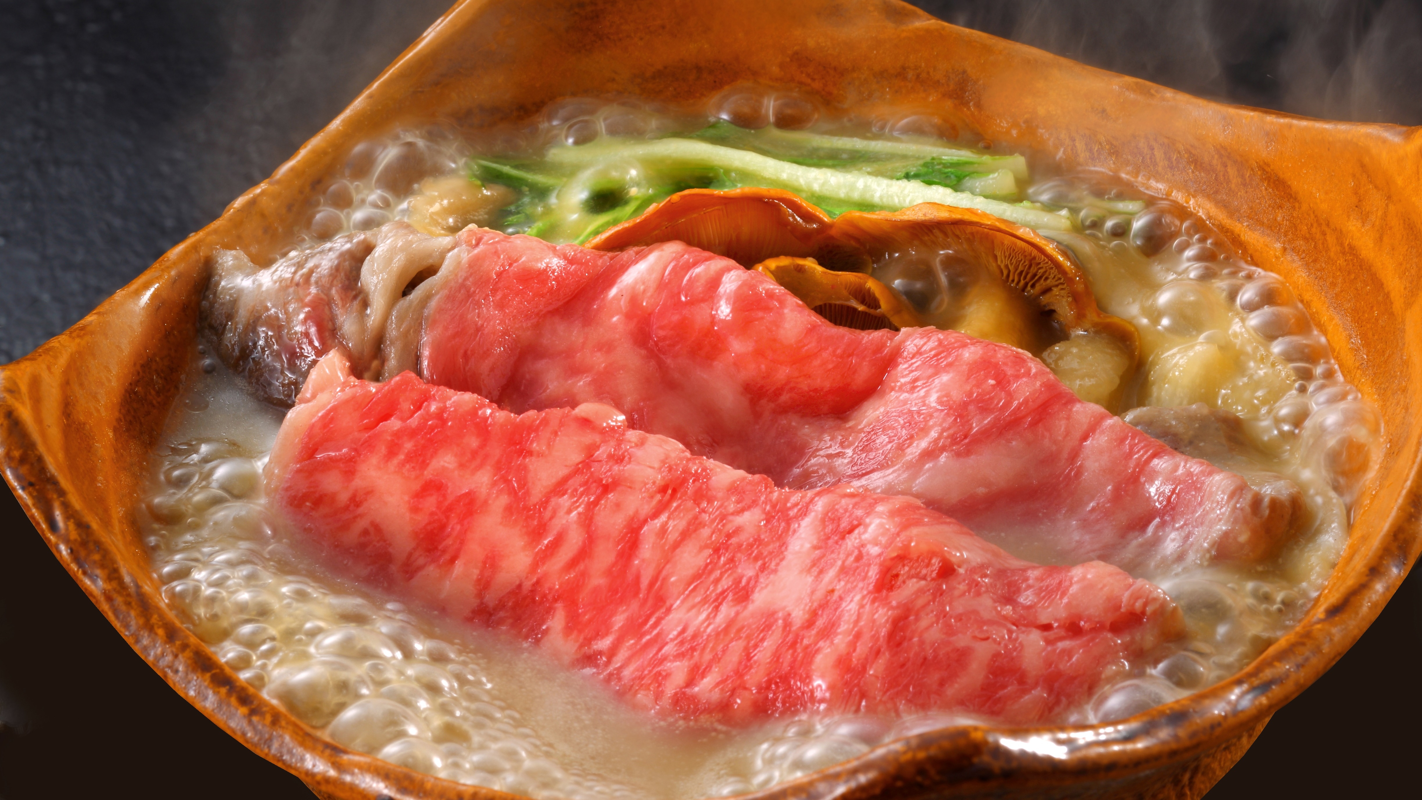 Món thịt bò đen Nhật Bản Sukiyaki Kaiseki *Hình ảnh chỉ mang tính chất minh họa