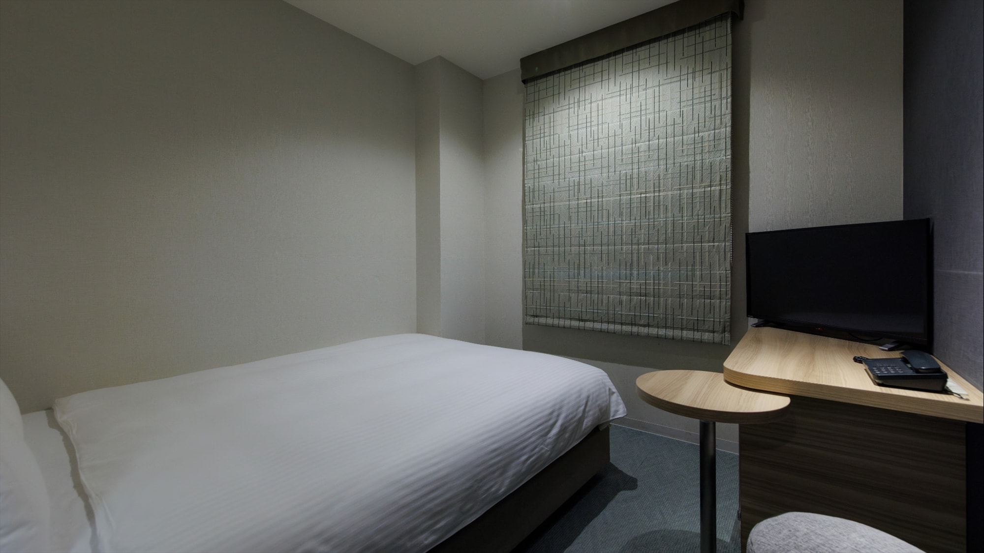 [Standard Double (South Wing) 15㎡] A bright and sophisticated space accented with "coral green"