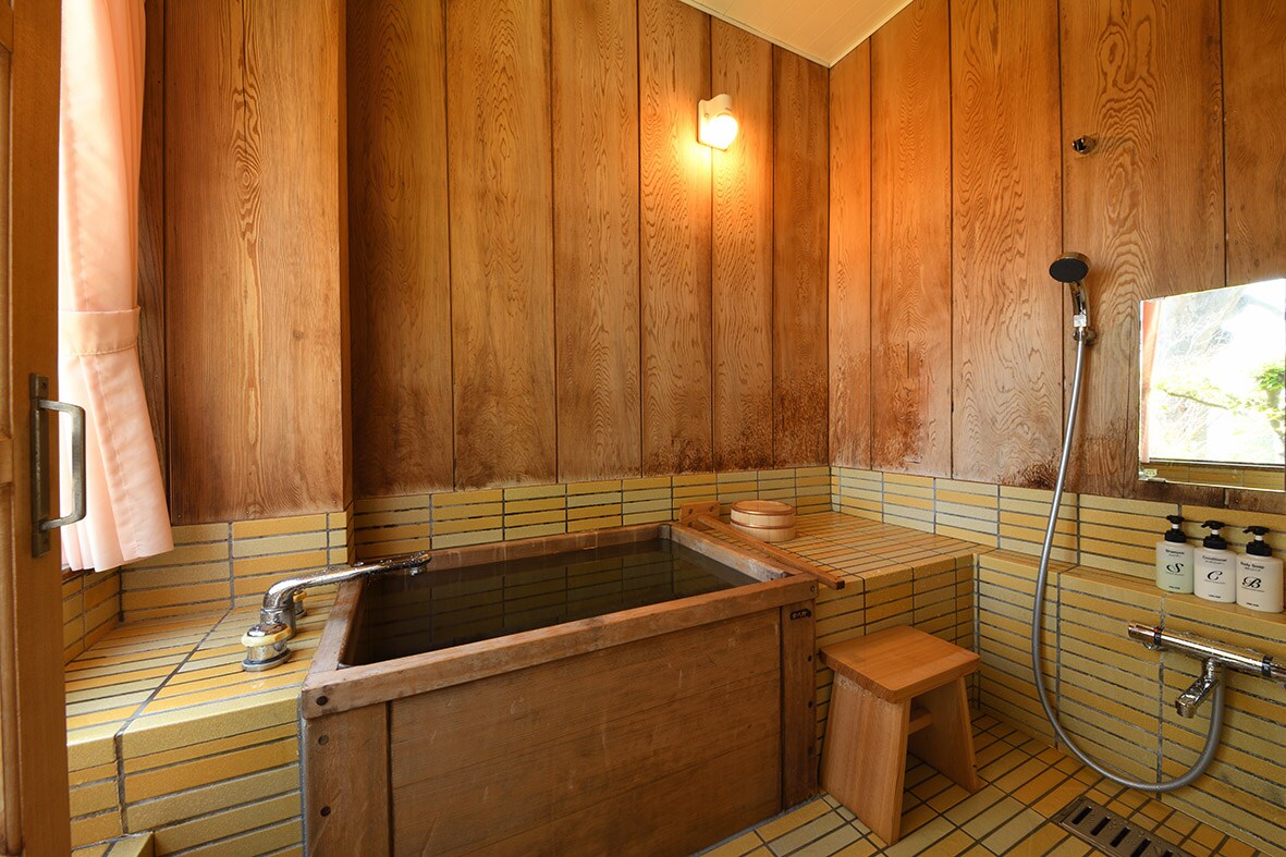 Sweet room cypress bath