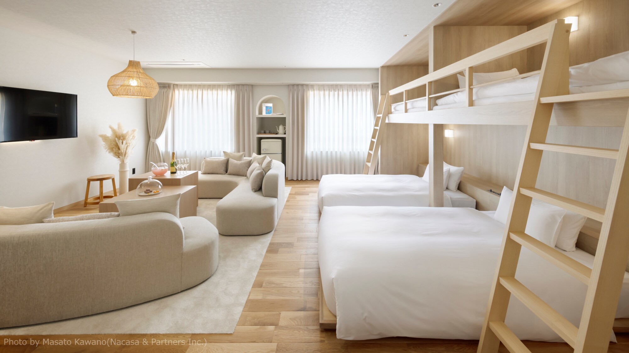 [New guest room] Quartet Room: A relaxing space where you can feel the warmth of wood.
