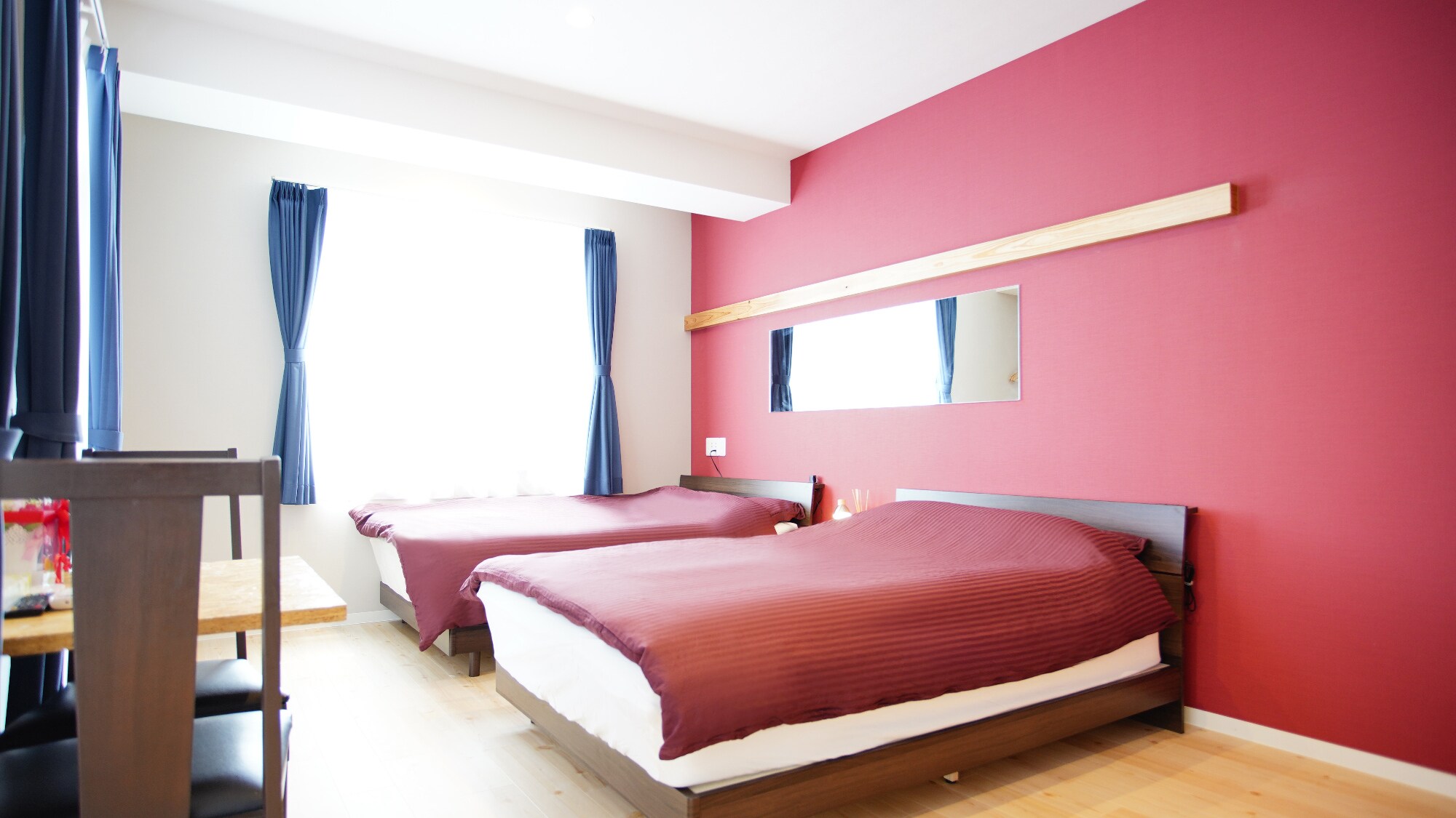 ・ [202] A bright and bouncy room