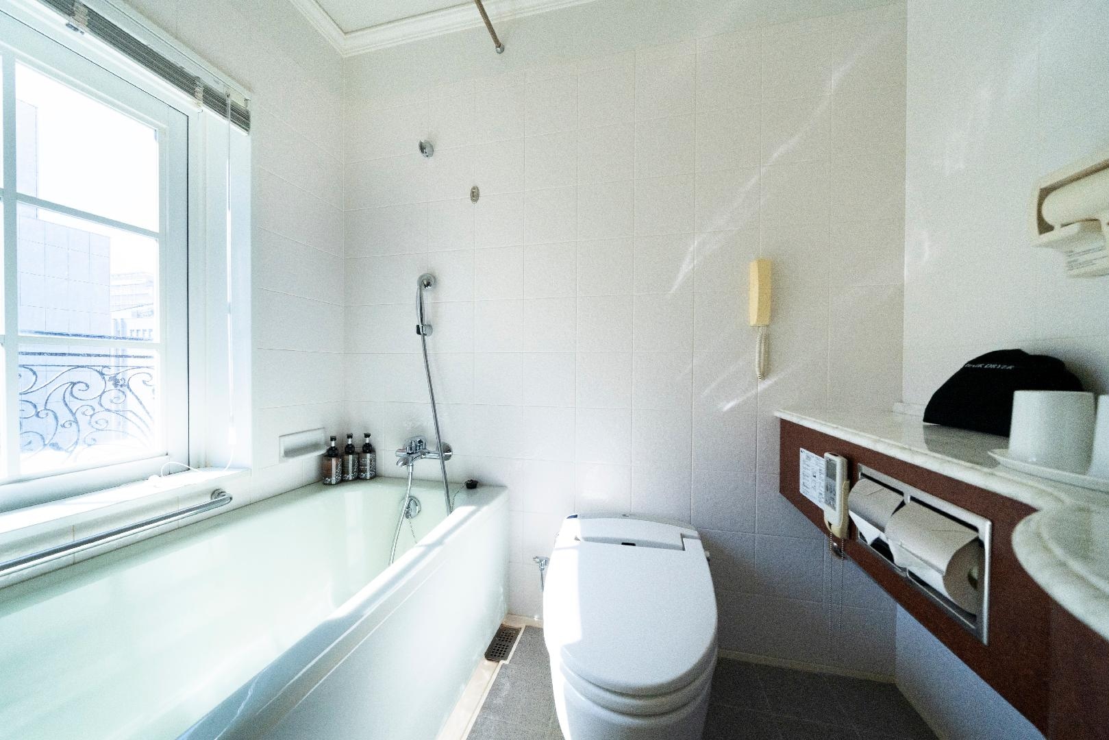 Superior Twin Room Bathroom