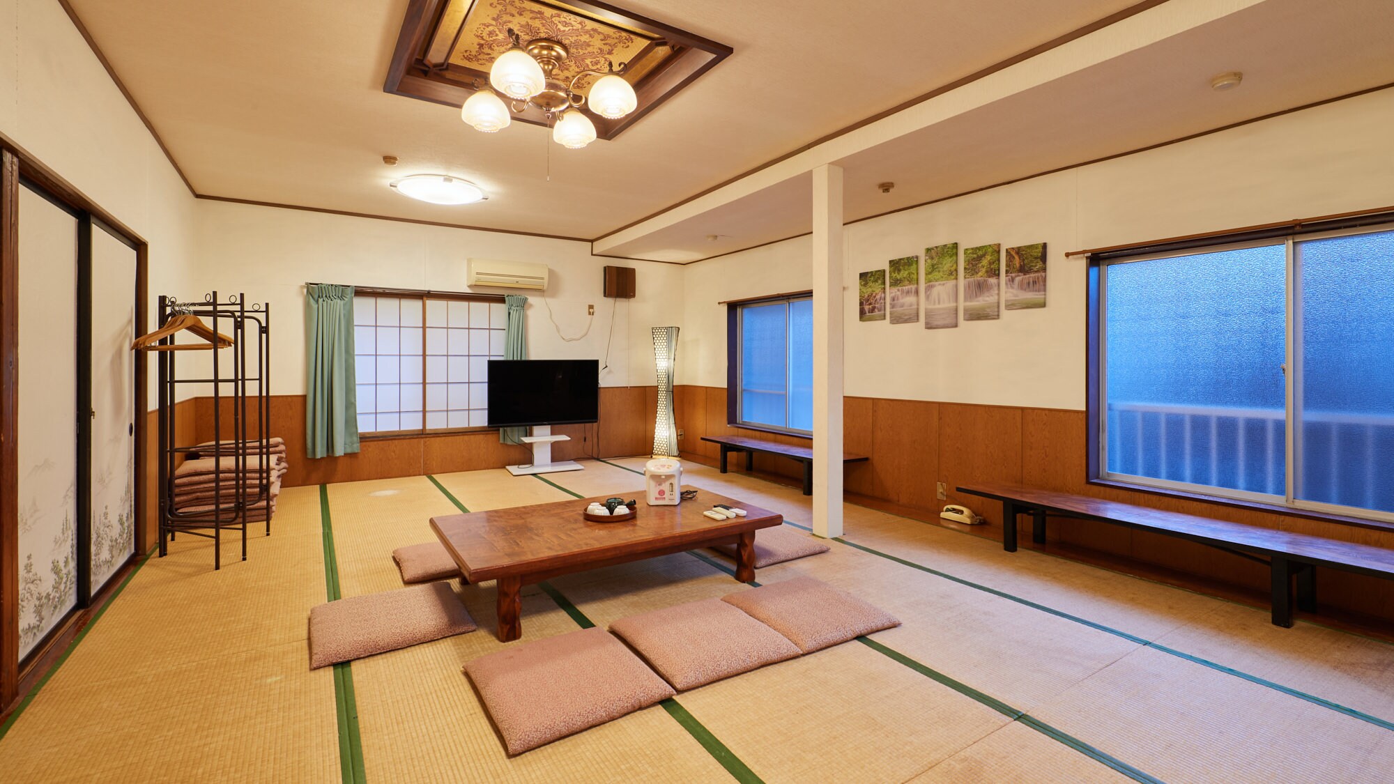 Japanese-style room for 1-8 people