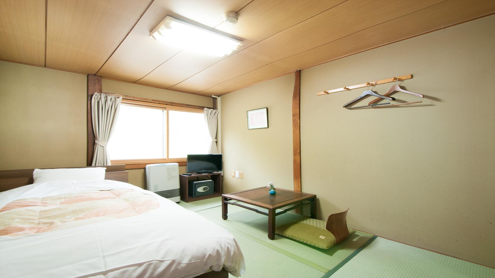 ◆ [Main Building] Japanese-style room 6 tatami mats