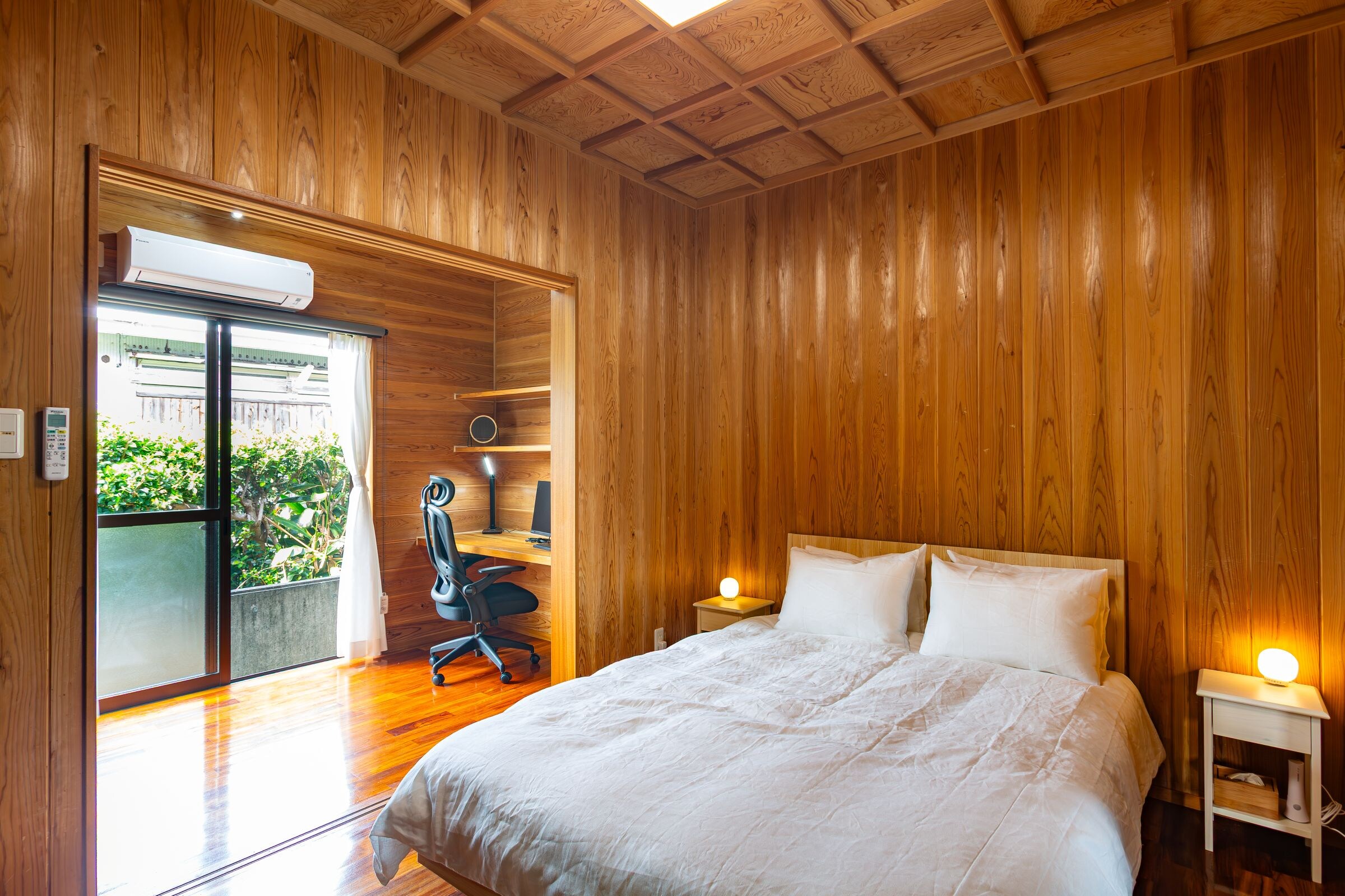 Western-style room with double bed