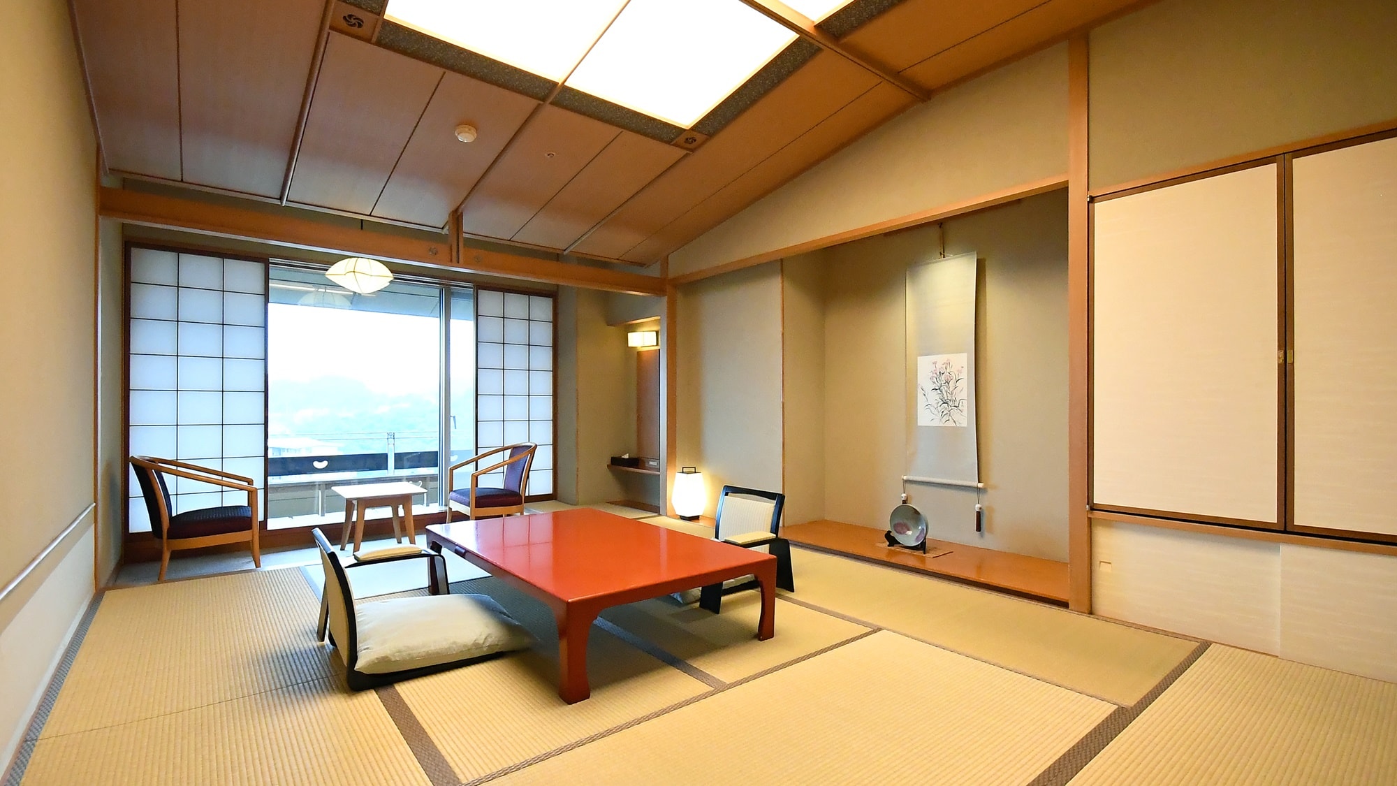 The most convenient accommodation is the 10 tatami Japanese-style Cozy Room.