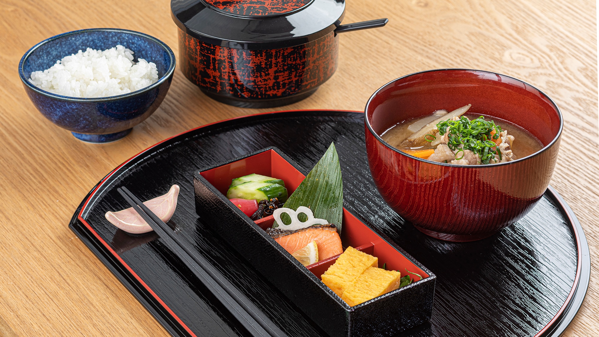 Wow! Homemade rare soup set meal (cooking image)
