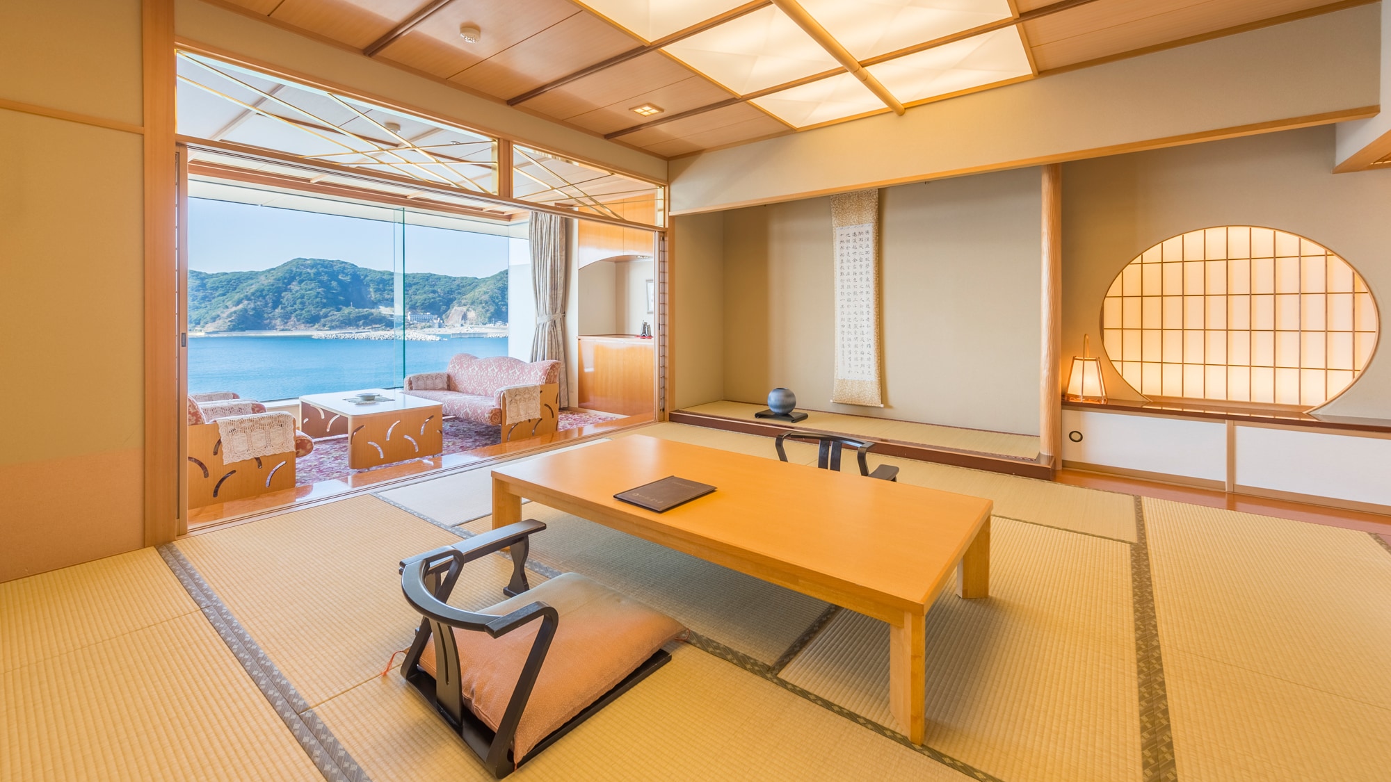 *[VIP Room] You can fully enjoy the scale of the Pacific Ocean and the open blue sky from your room.