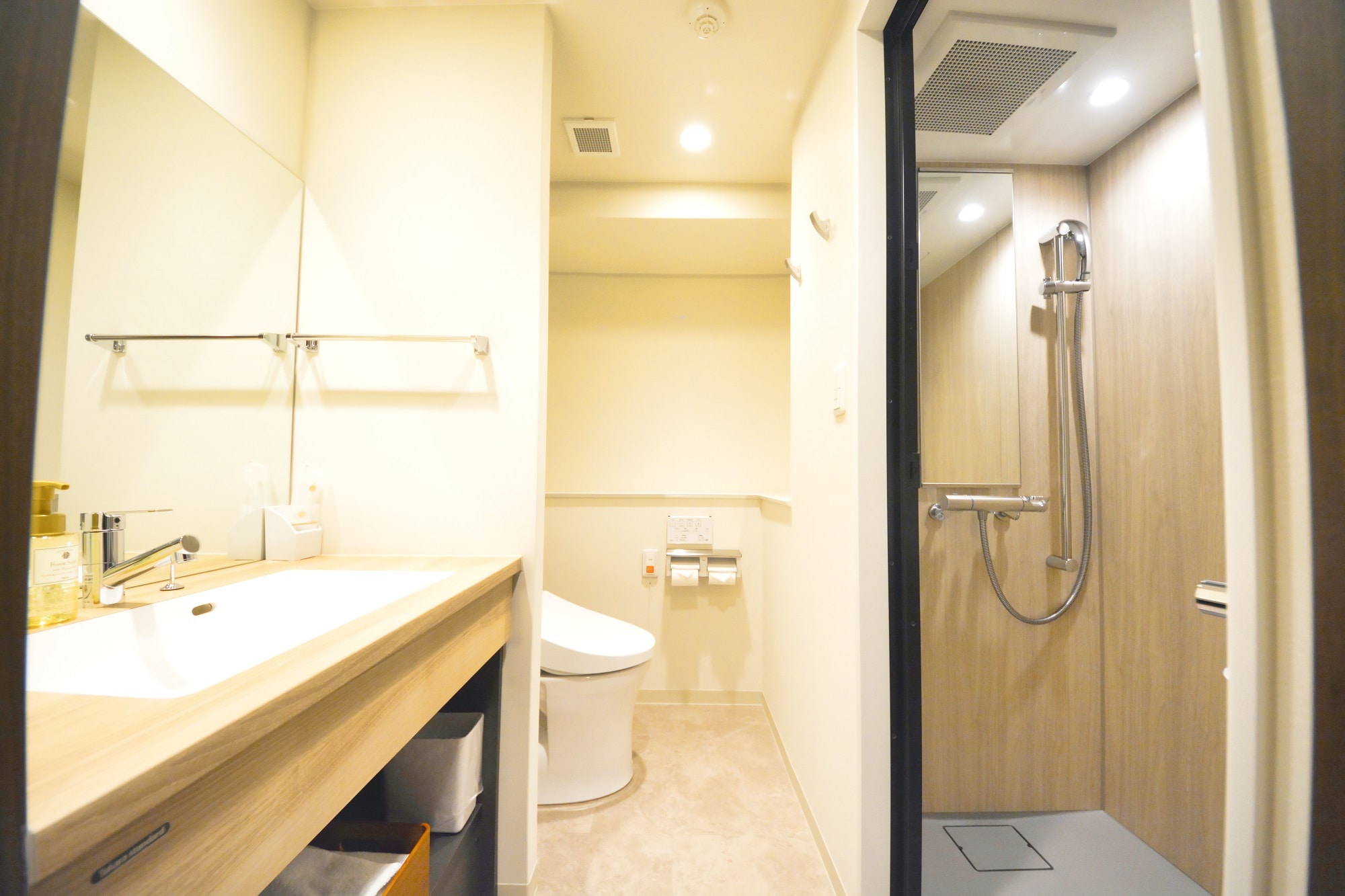 Ini adalah ruang yang luas yang tidak ditemukan di hotel bisnis!