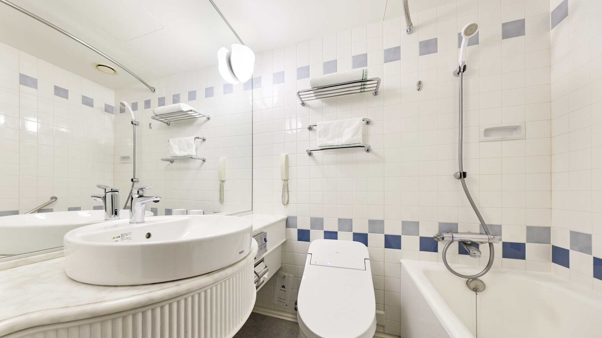 Kamar Twin B, Kamar Terhubung, Kamar Twin Superior (kamar mandi)