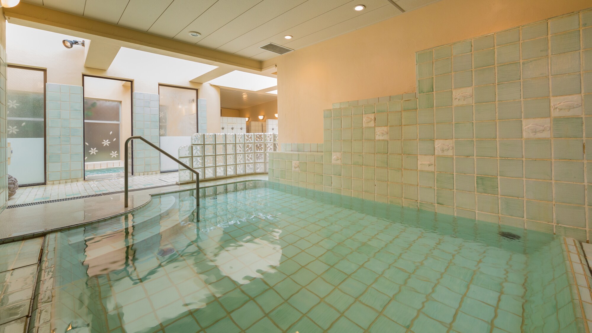 Women's spa sleeping bath