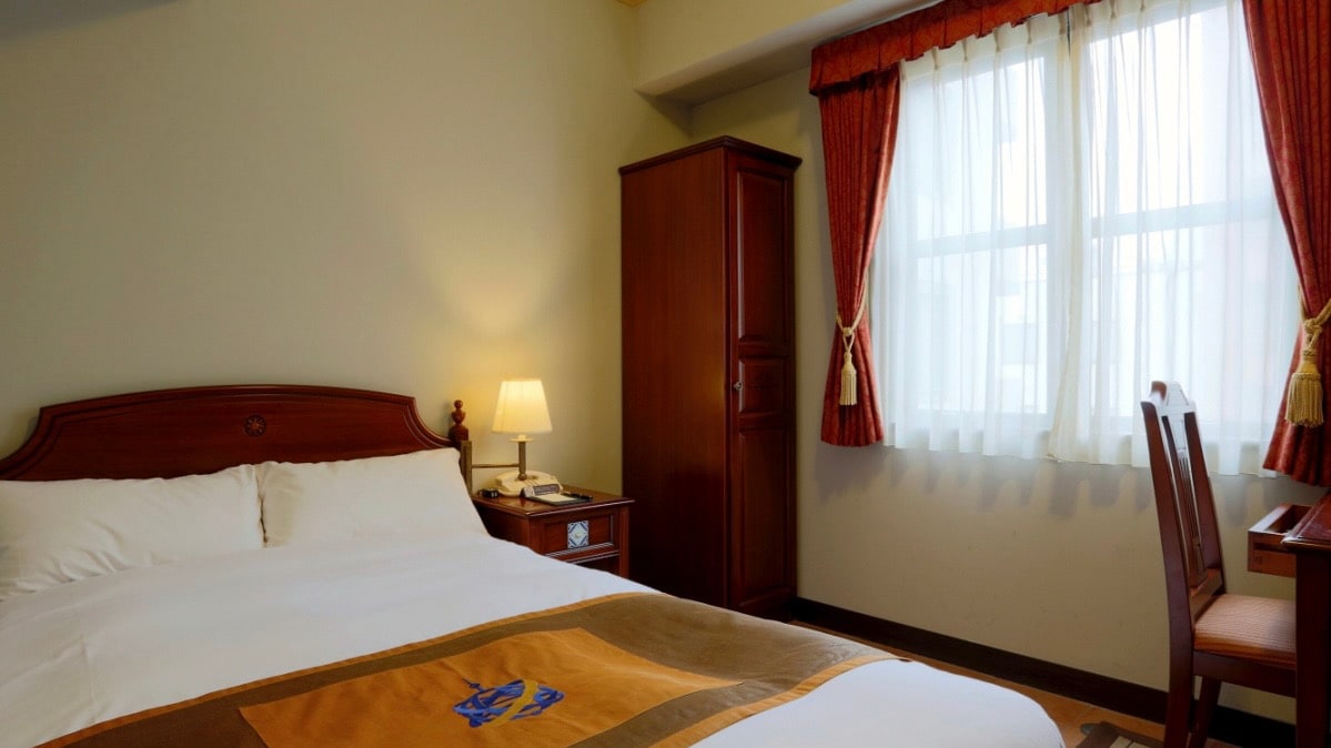 Semi-double room