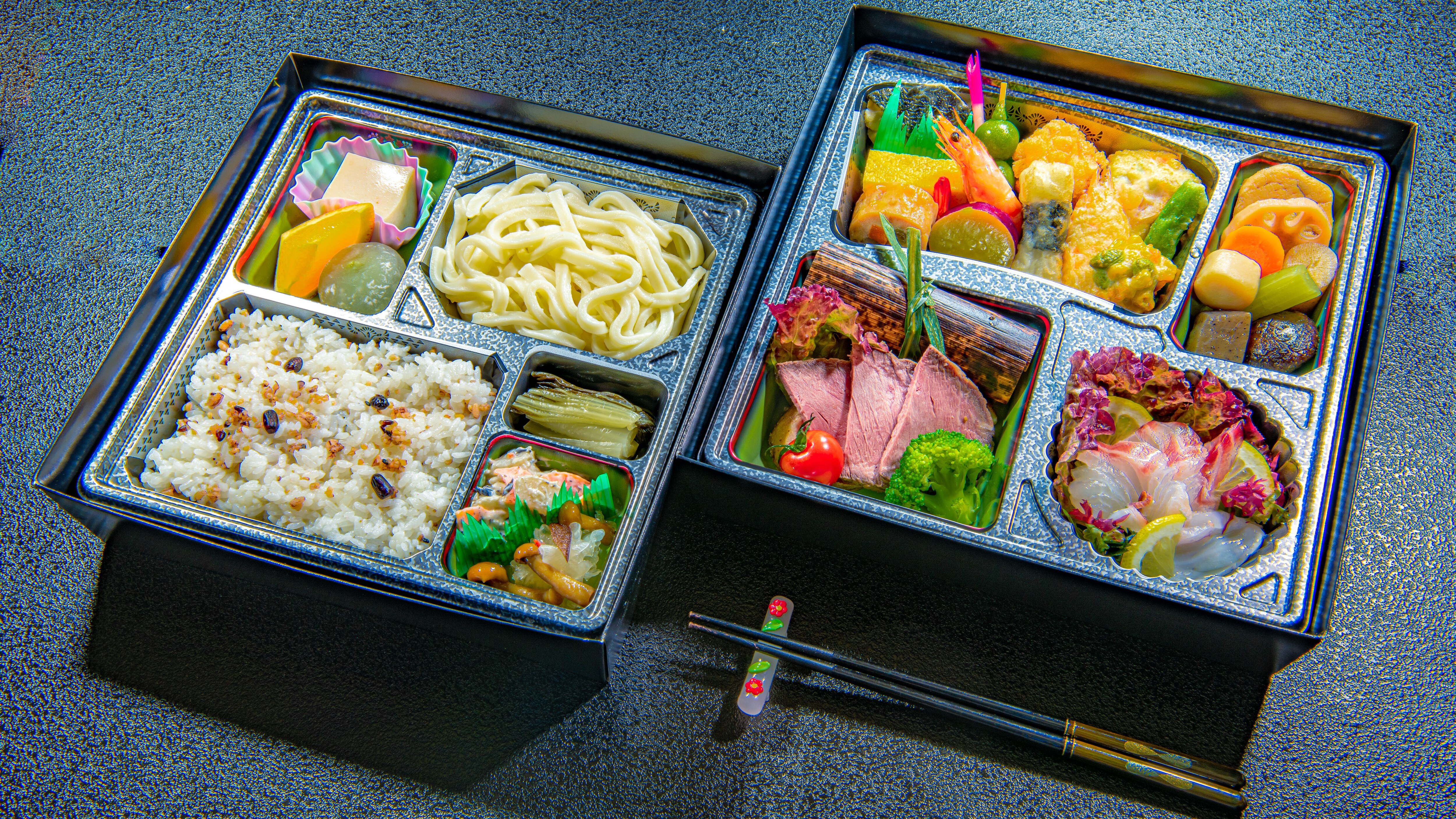 Bữa tối là bữa trưa bento trong phòng.