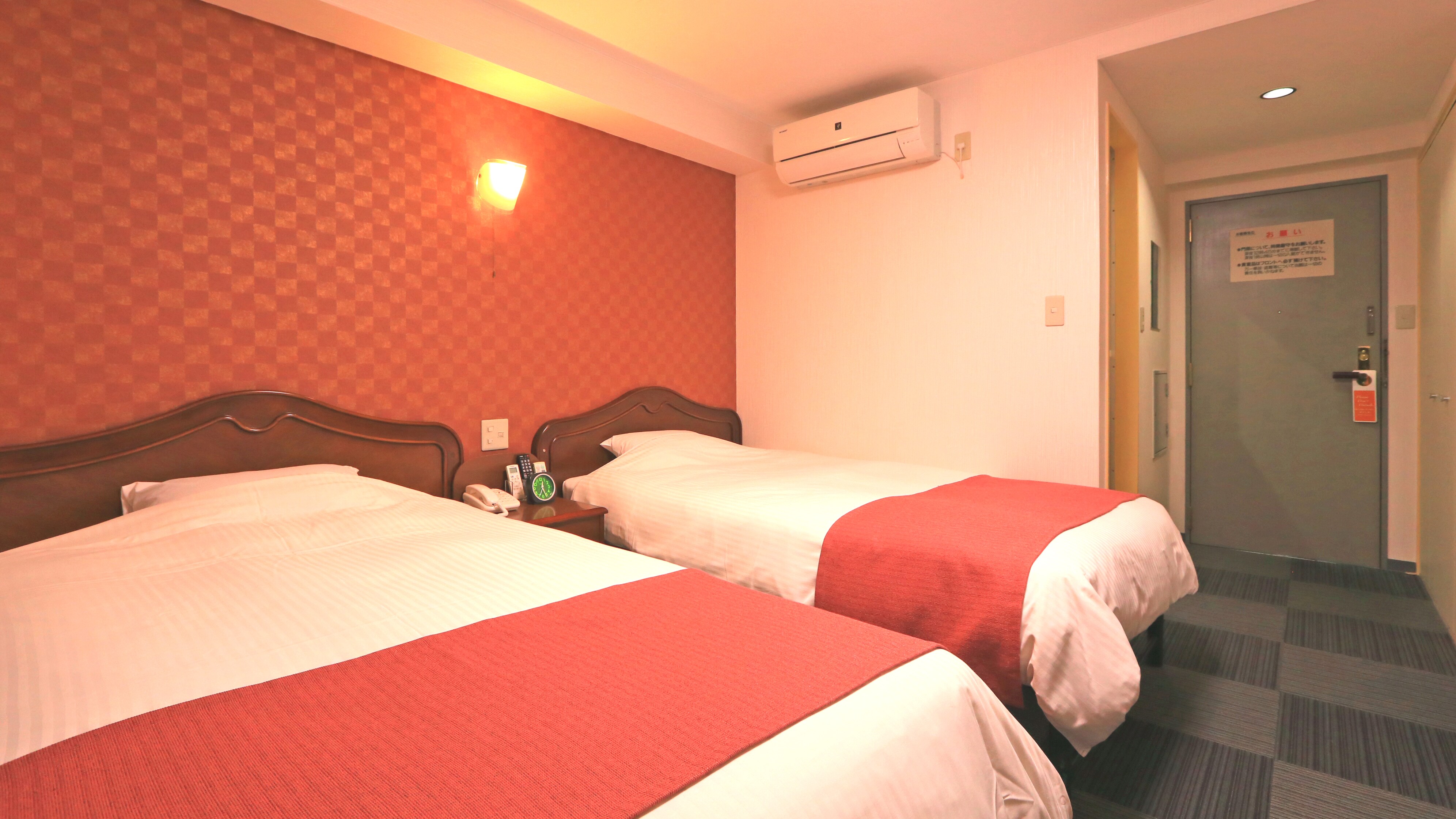 [Twin Room] (2 semi-double beds provided)