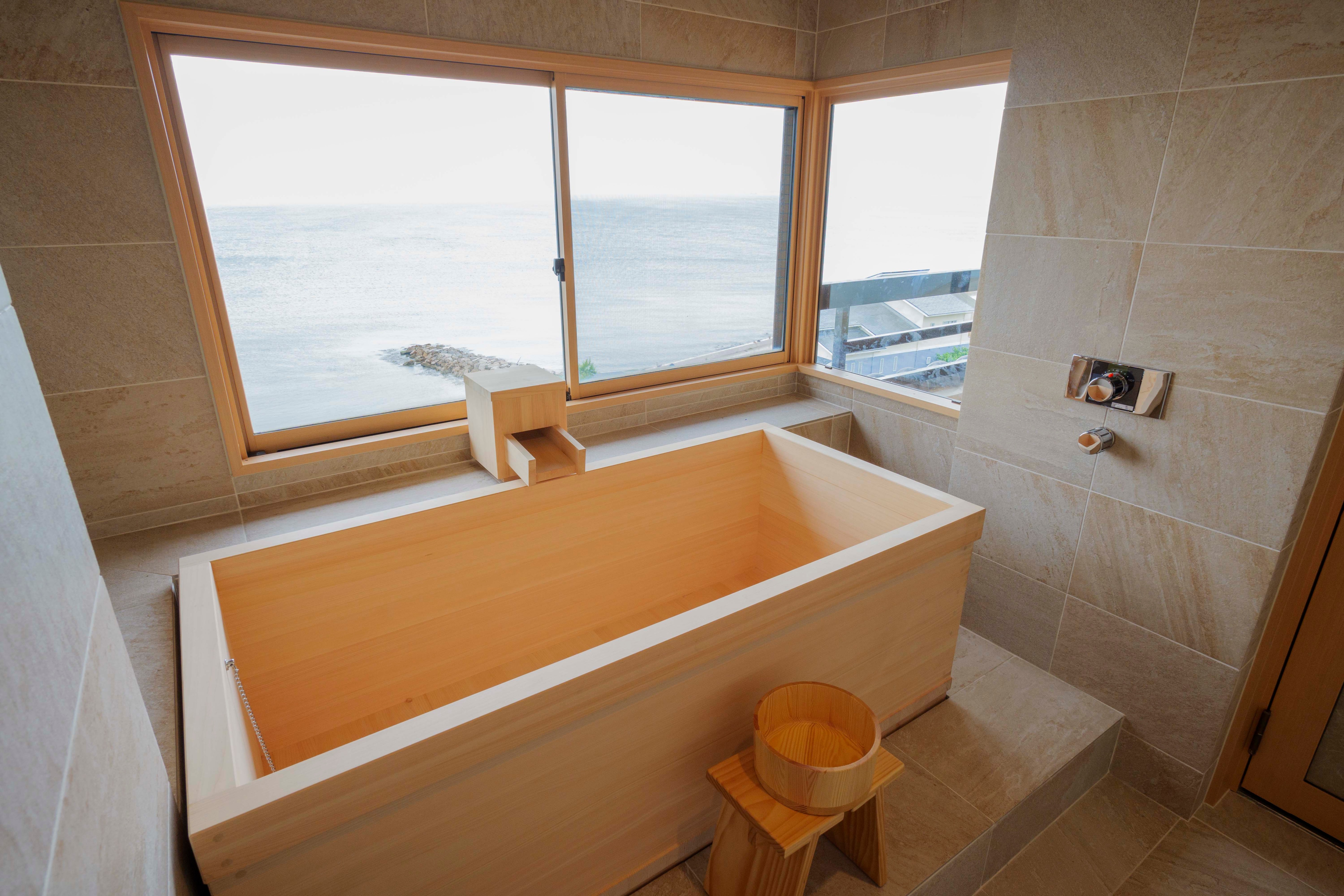 [Guest room] Deluxe room with panoramic bath