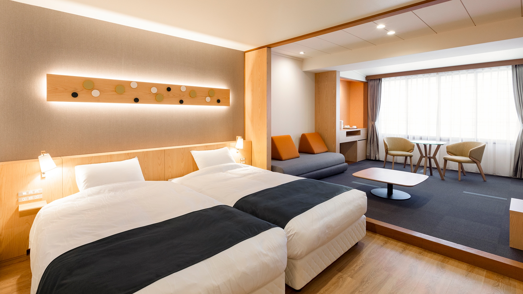 [Standard Twin] The beds in the guest rooms are Hollywood twin type.