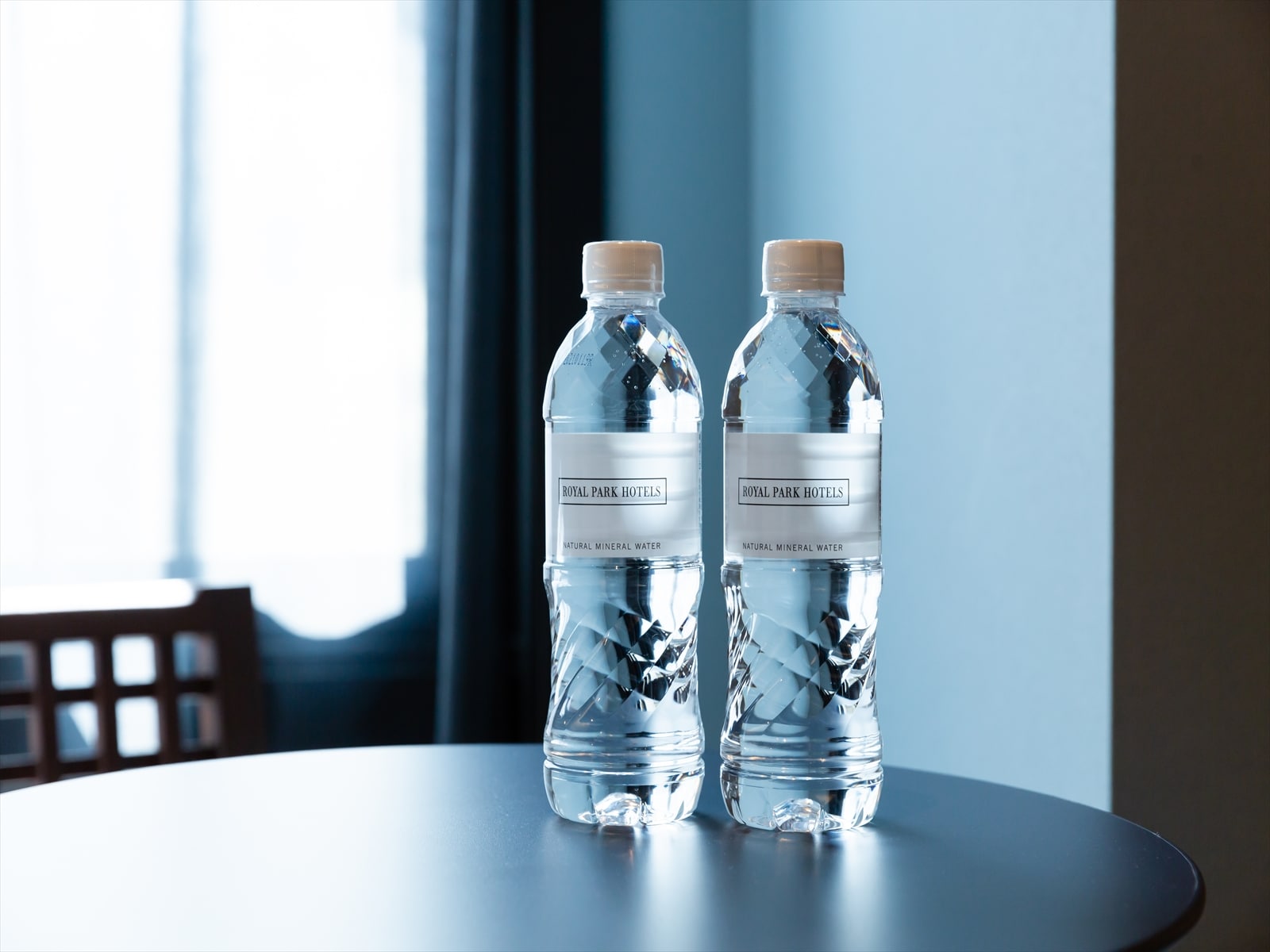 [矿泉水] 房间内提供