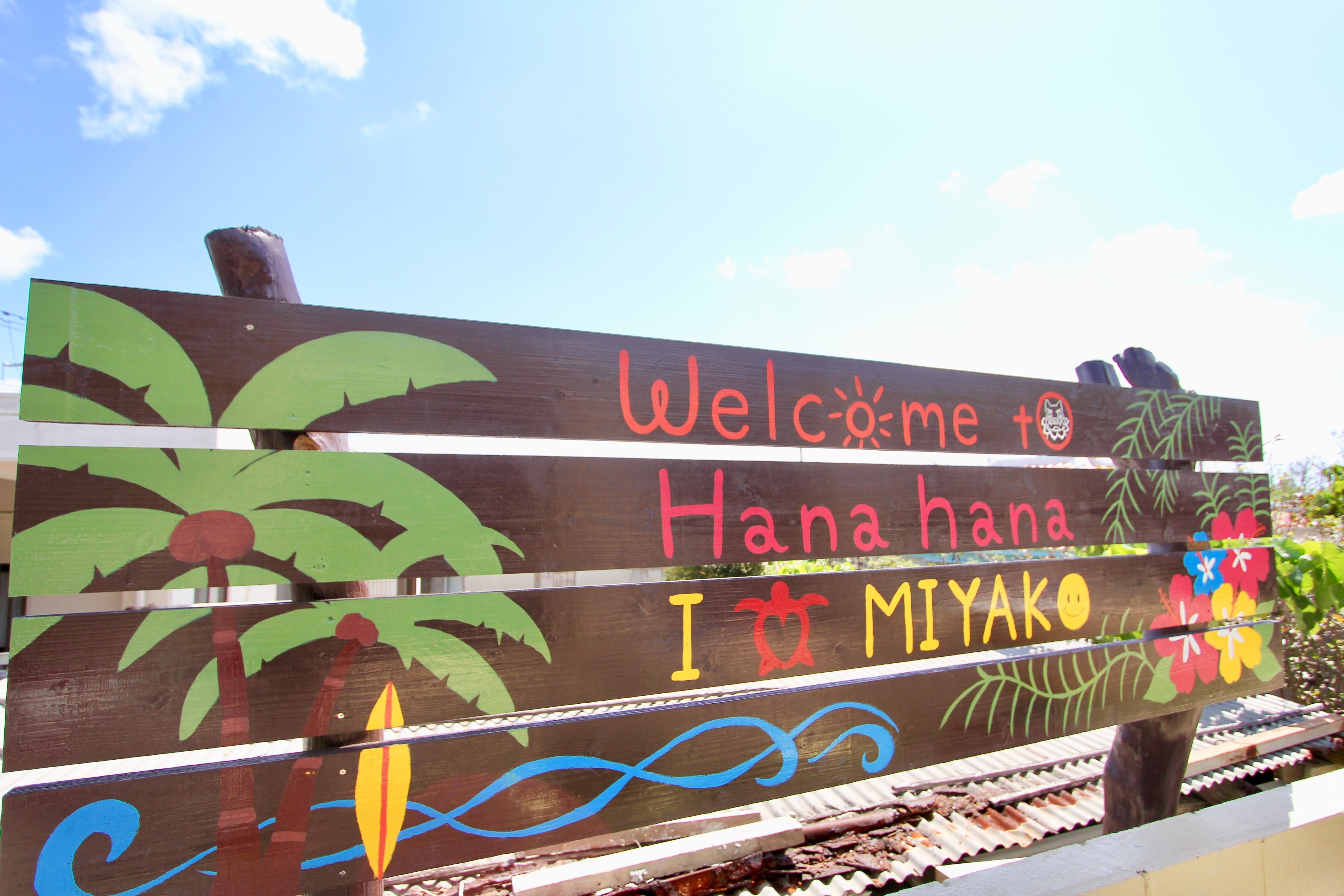 The popular welcome board at the photo spot