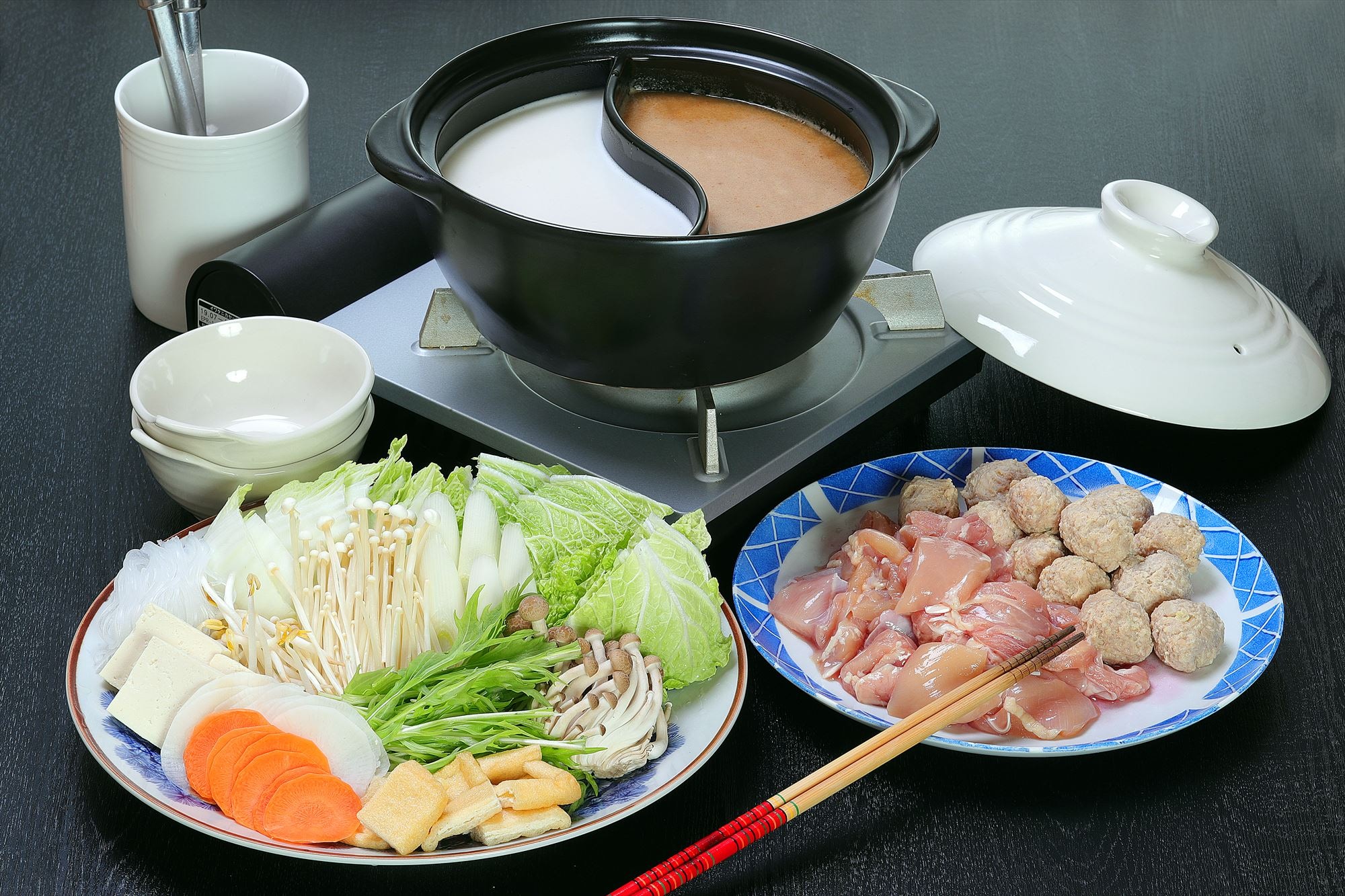 เลือกน้ำซุปได้ 2 แบบ [ไก่หม้อไฟ]