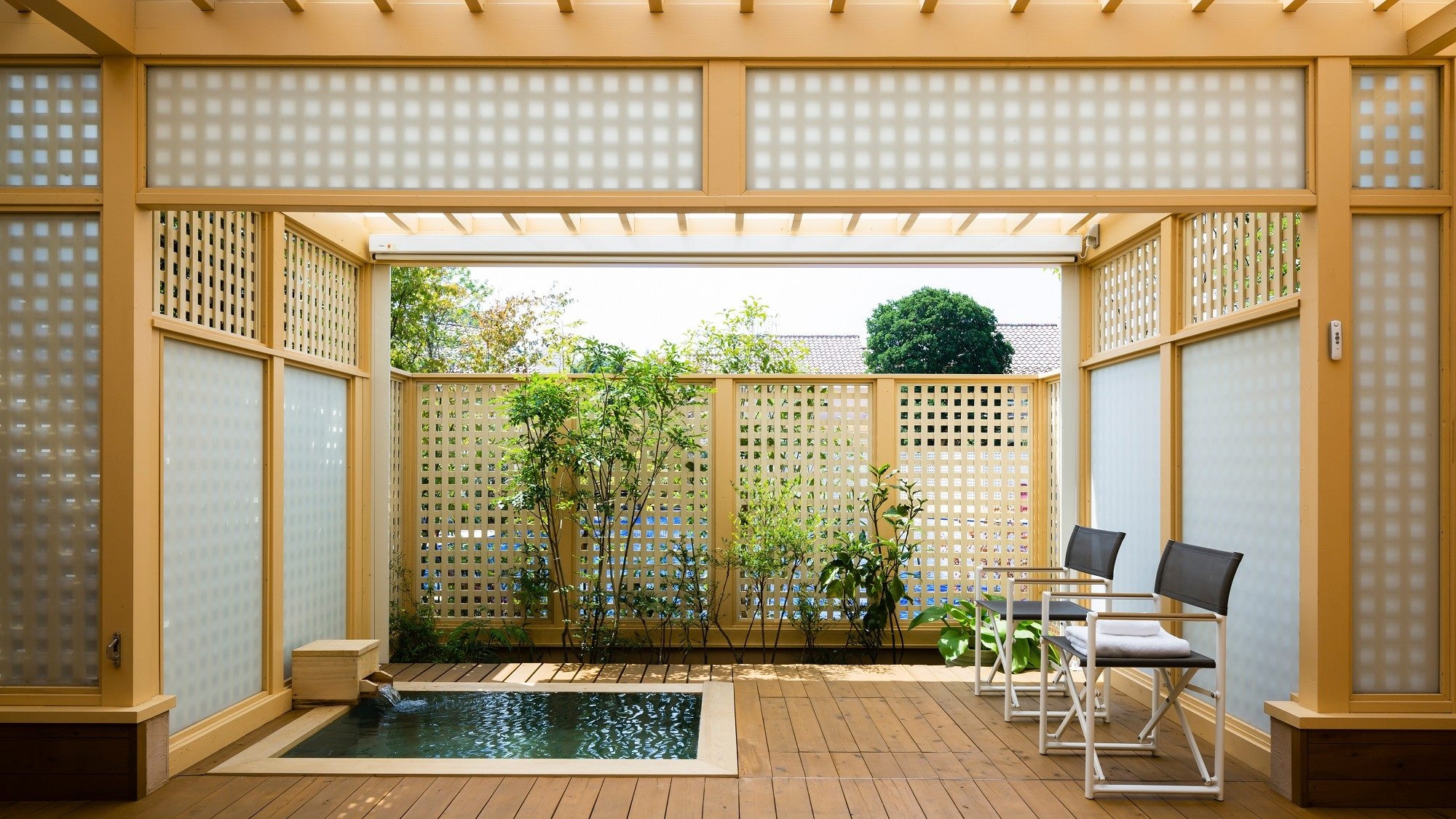 [Aqua Terrace Spa Suite] Outdoor spa (open-air bath) on the terrace deck